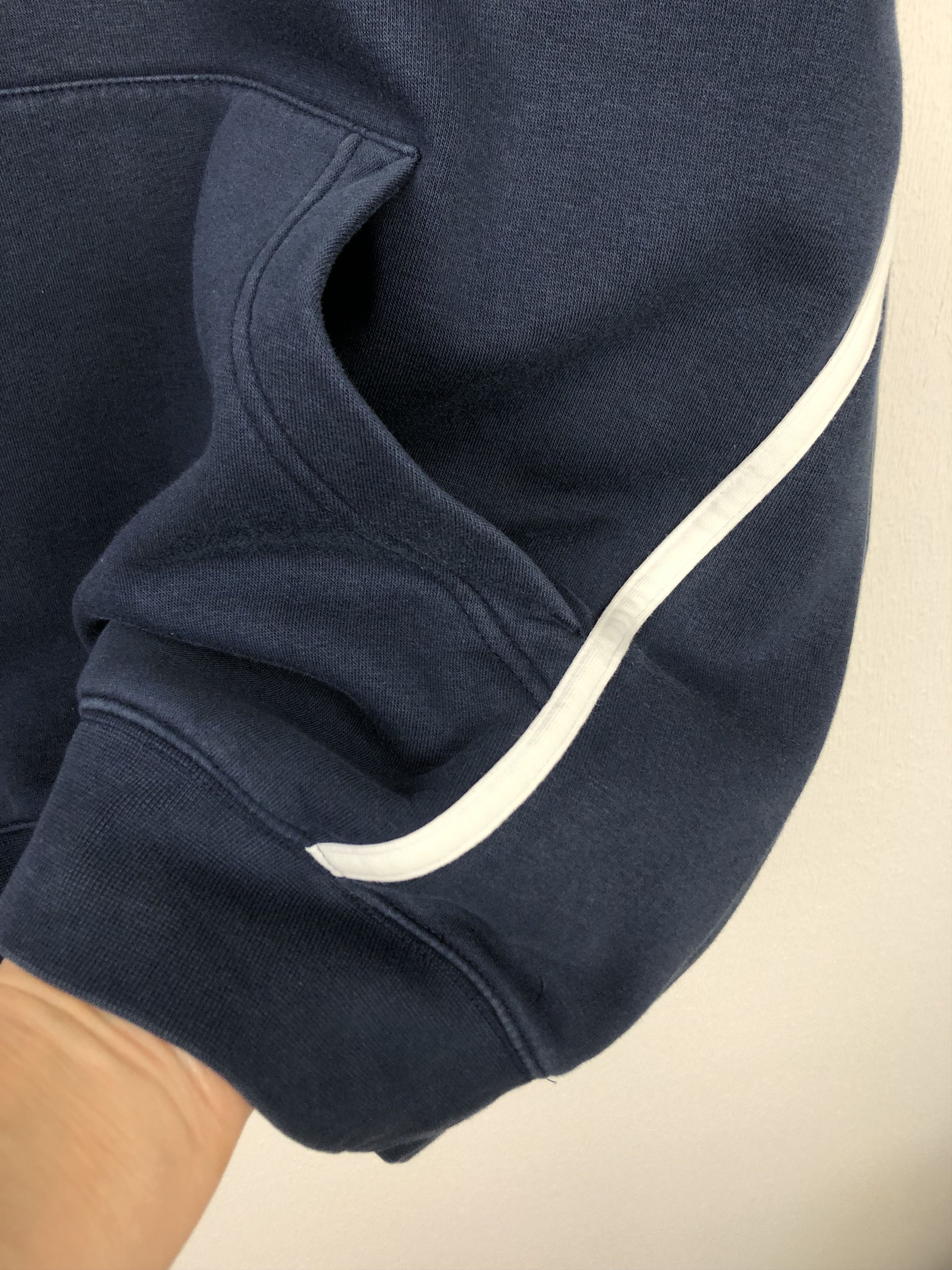 Nike Vintage Nike Hoodie Sweatshirt Big Logo Center Swoosh Mens Size US XL / EU 56 / 4 - 4 Thumbnail