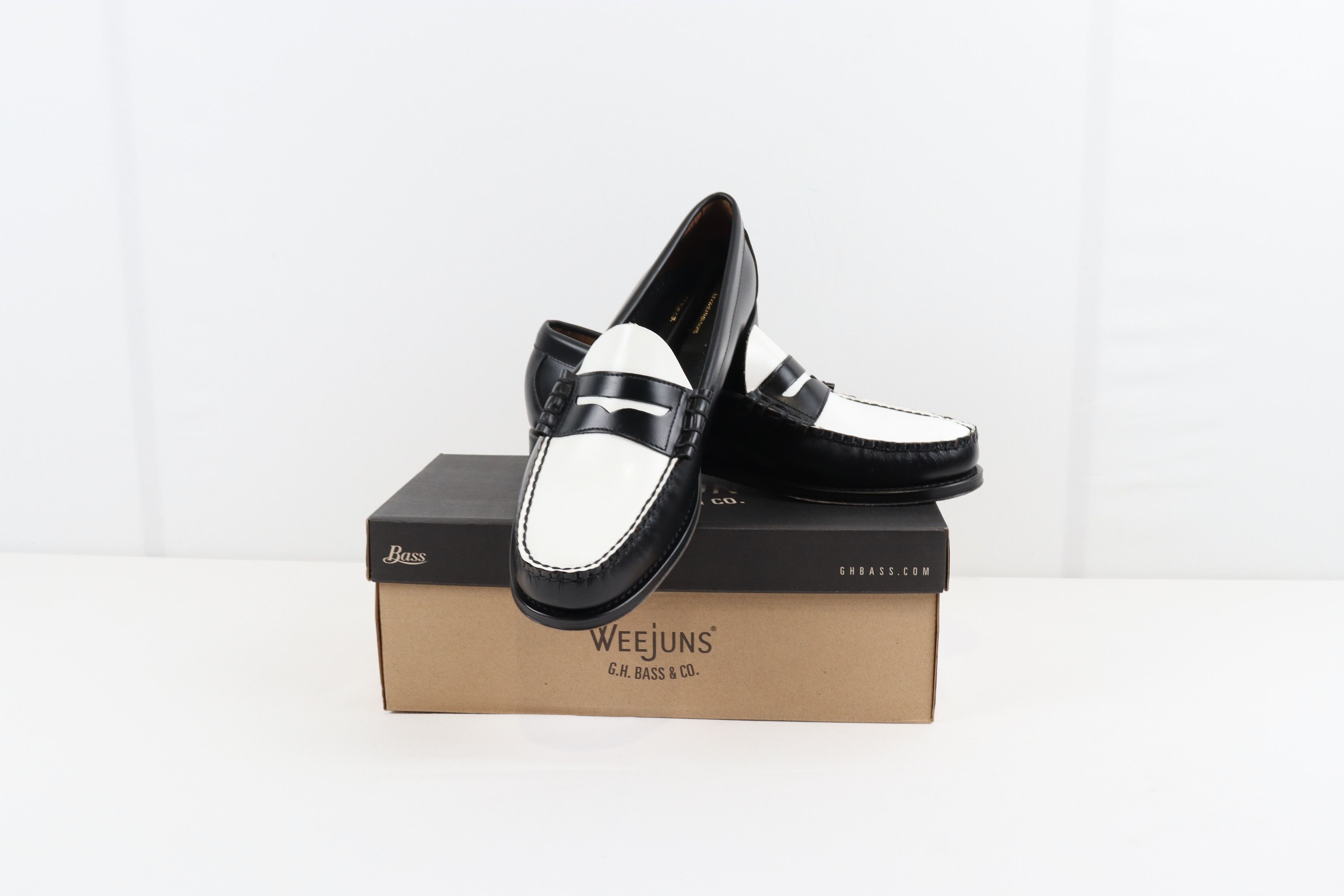 G.H. Bass & Co. o1rshd Weejun Larson Penny Moccasins in Black / White Size US 11.5 / EU 44-45 - 1 Thumbnail