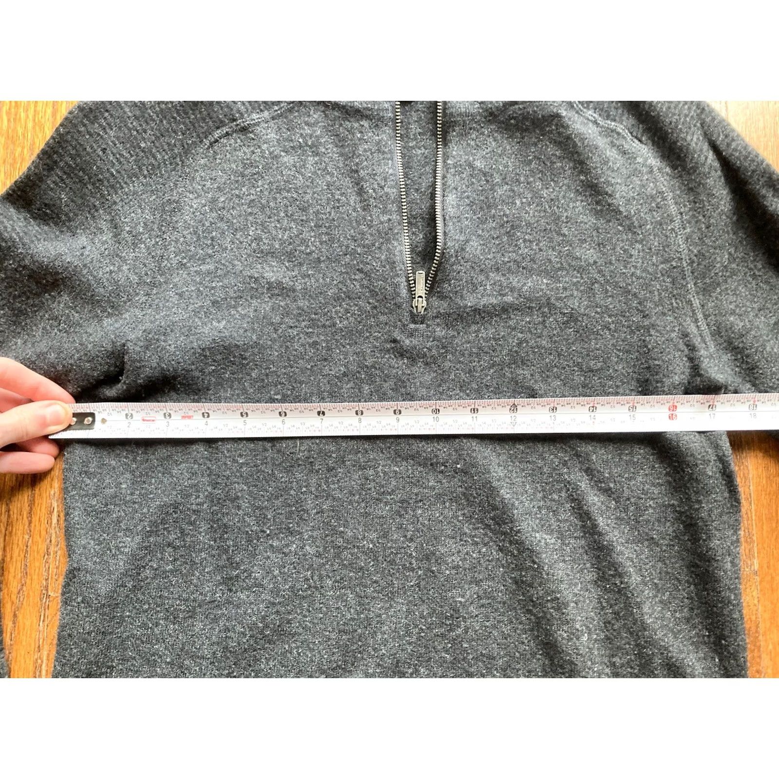 Smartwool Smartwool Sweater Women Size S 100% Merino Wool 1/4 Zip Pullover Dark Gray Knit Mock Neck Zipper Logo Lightweight Breathable Casual Travel Cancer Size S / US 4 / IT 40 - 5 Thumbnail