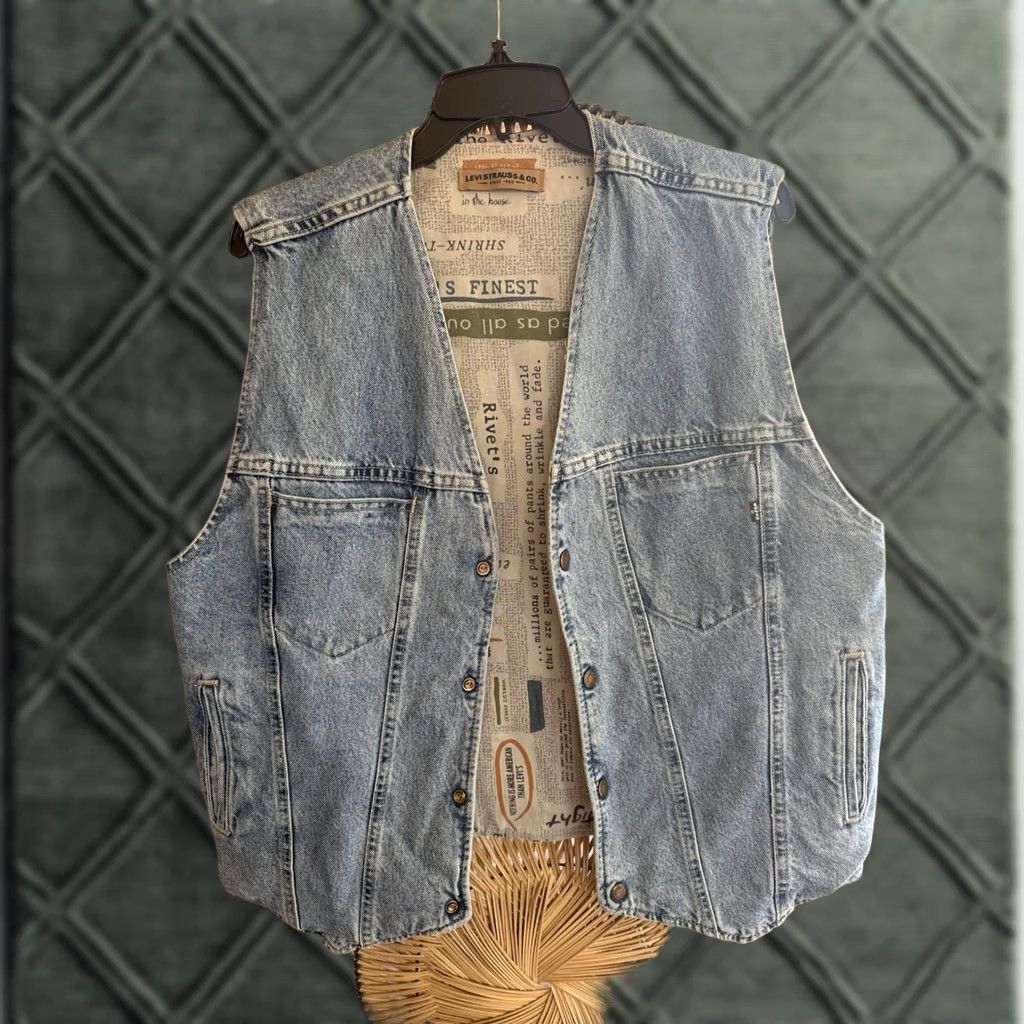 Levi's VINTAGE Levi's Denim Vest Mens M Reversible Newspaper Print Trucker Style Blue 90s Theme Fans Womens? Size US M / EU 48-50 / 2 - 1 Thumbnail