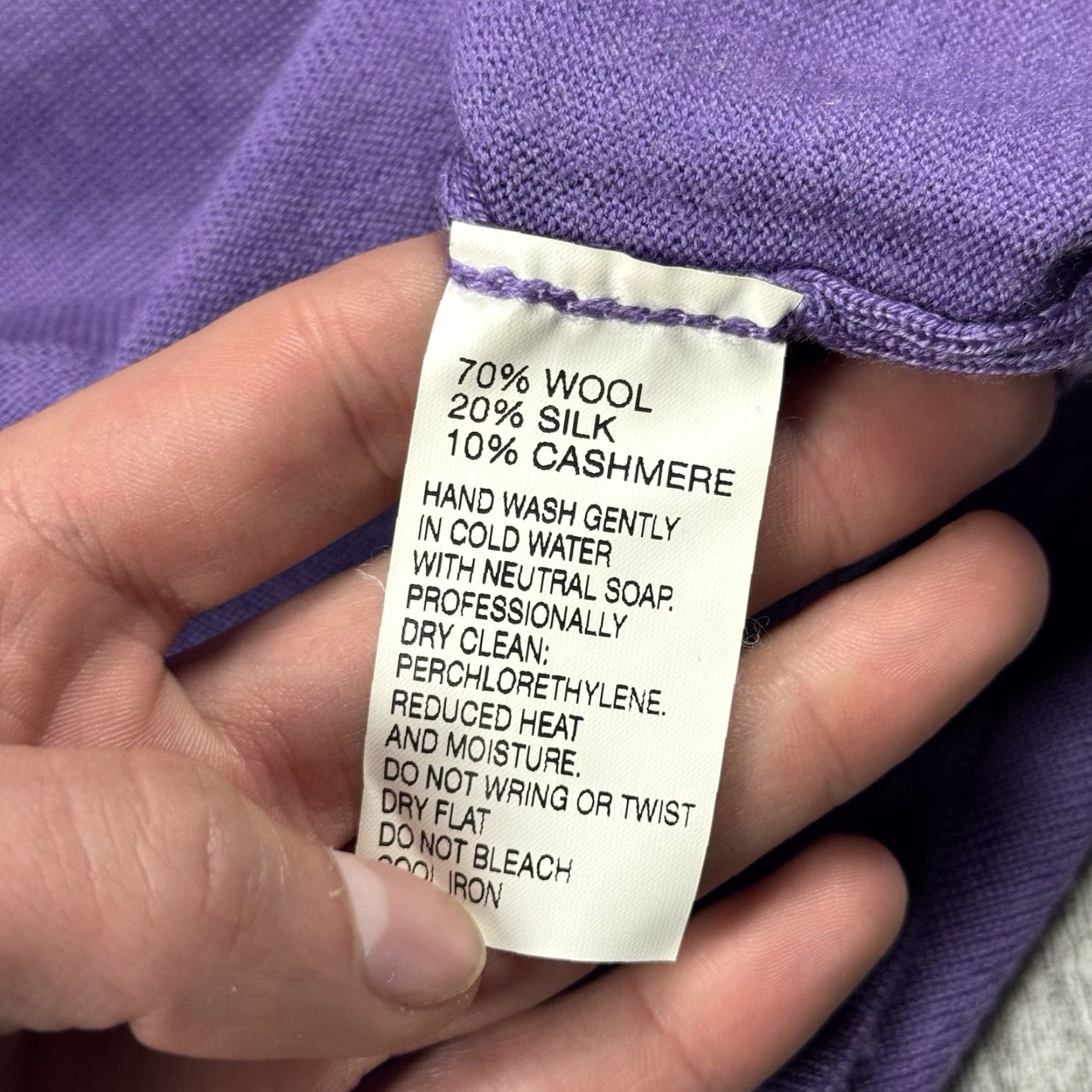 Saks Fifth Avenue VINTAGE SAKS FIFTH AVENUE CASHMERE Purple Sweater WOMENS Medium Pullover Knit Long Sleeve SAKS Designer Preppy 1990s-2000s Italy Purple Womens Size M / US 6-8 / IT 42-44 - 4 Thumbnail