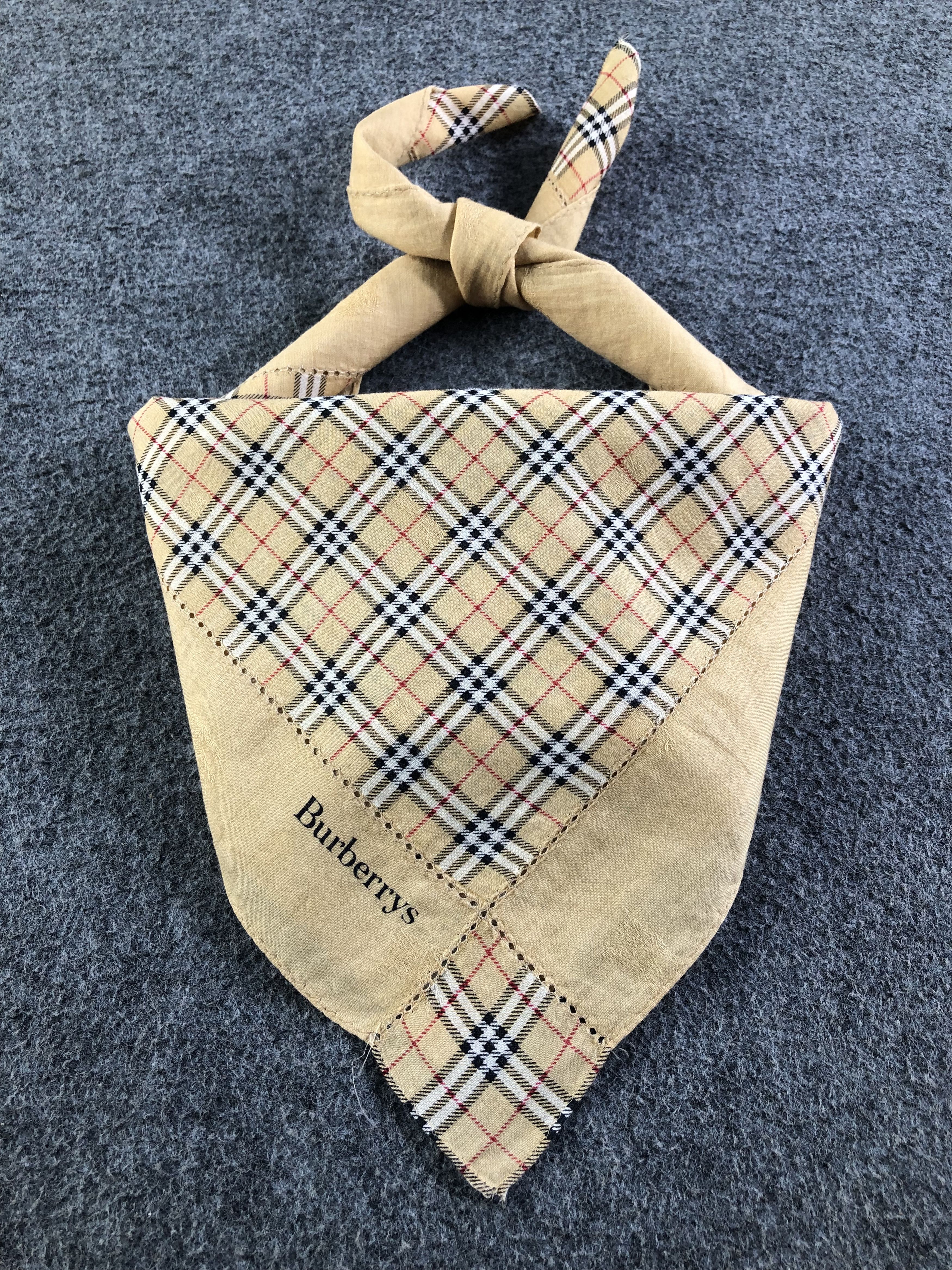 Burberry Burberrys Handkerchief / Bandana / Neckerchief / Headscarf Size ONE SIZE - 1 Thumbnail