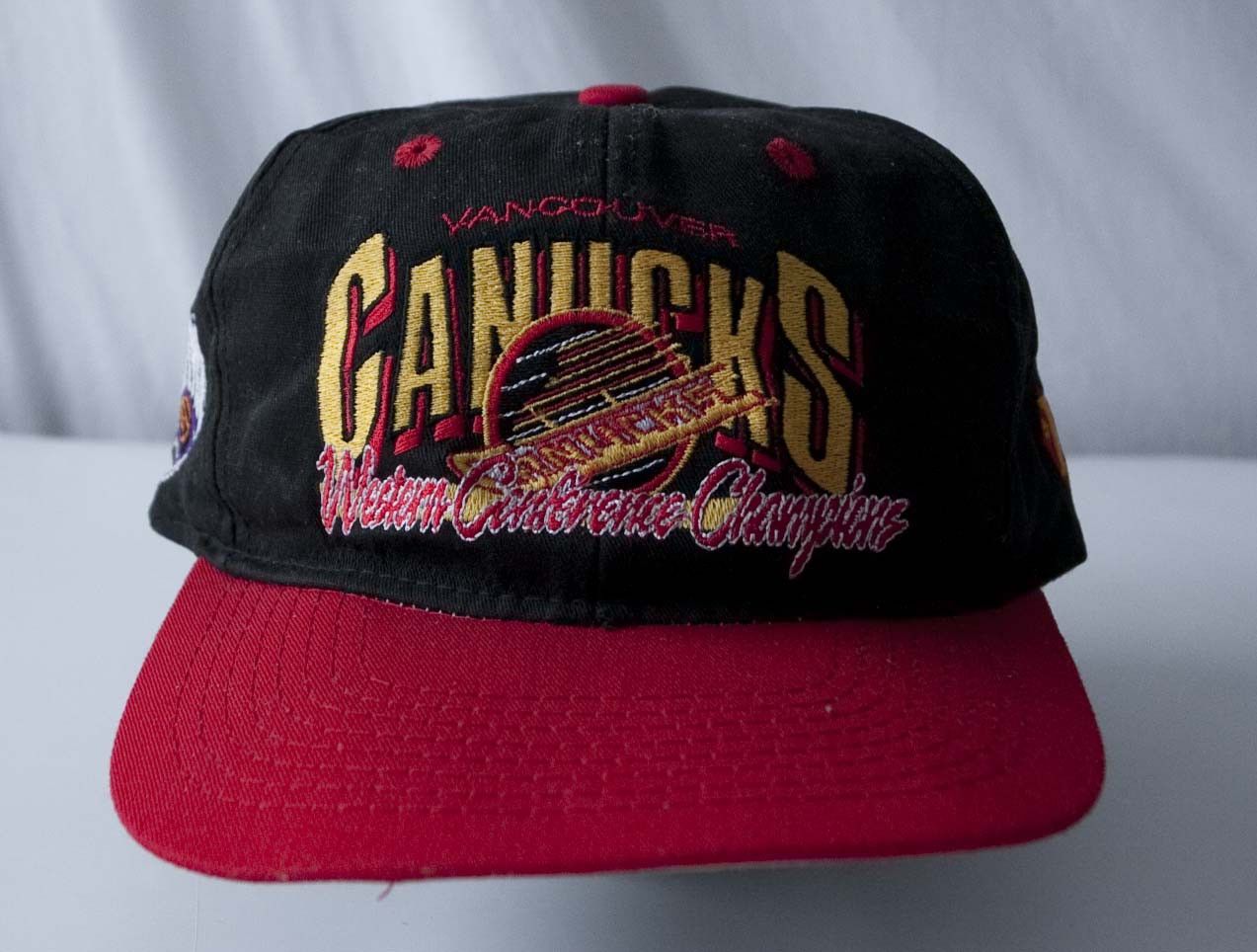 NHL × Vintage Vancouver Canucks Cap Vintage # 1 Apparel Snapback Size ONE SIZE - 1 Thumbnail