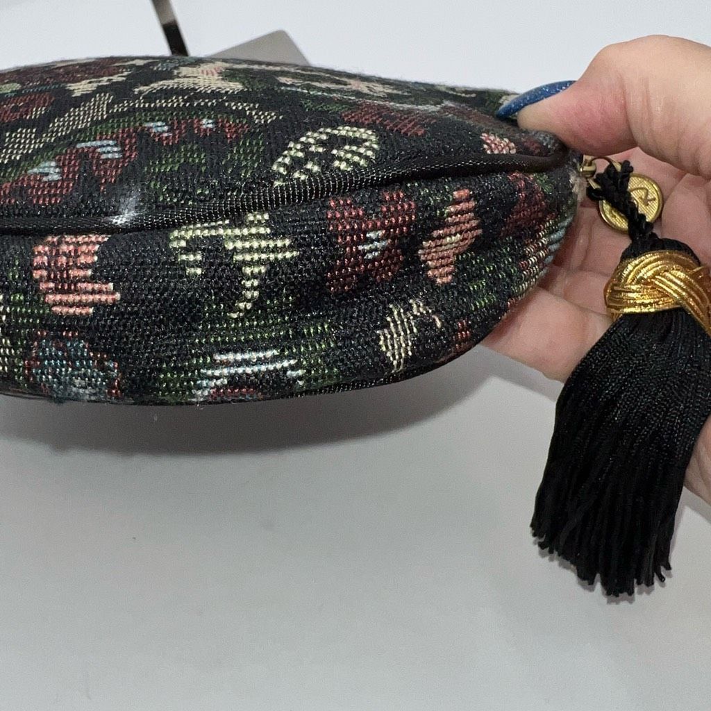 Oscar De La Renta Oscar De La Renta Vintage Needlepoint Pouch With hangtag and Size ONE SIZE - 6 Thumbnail