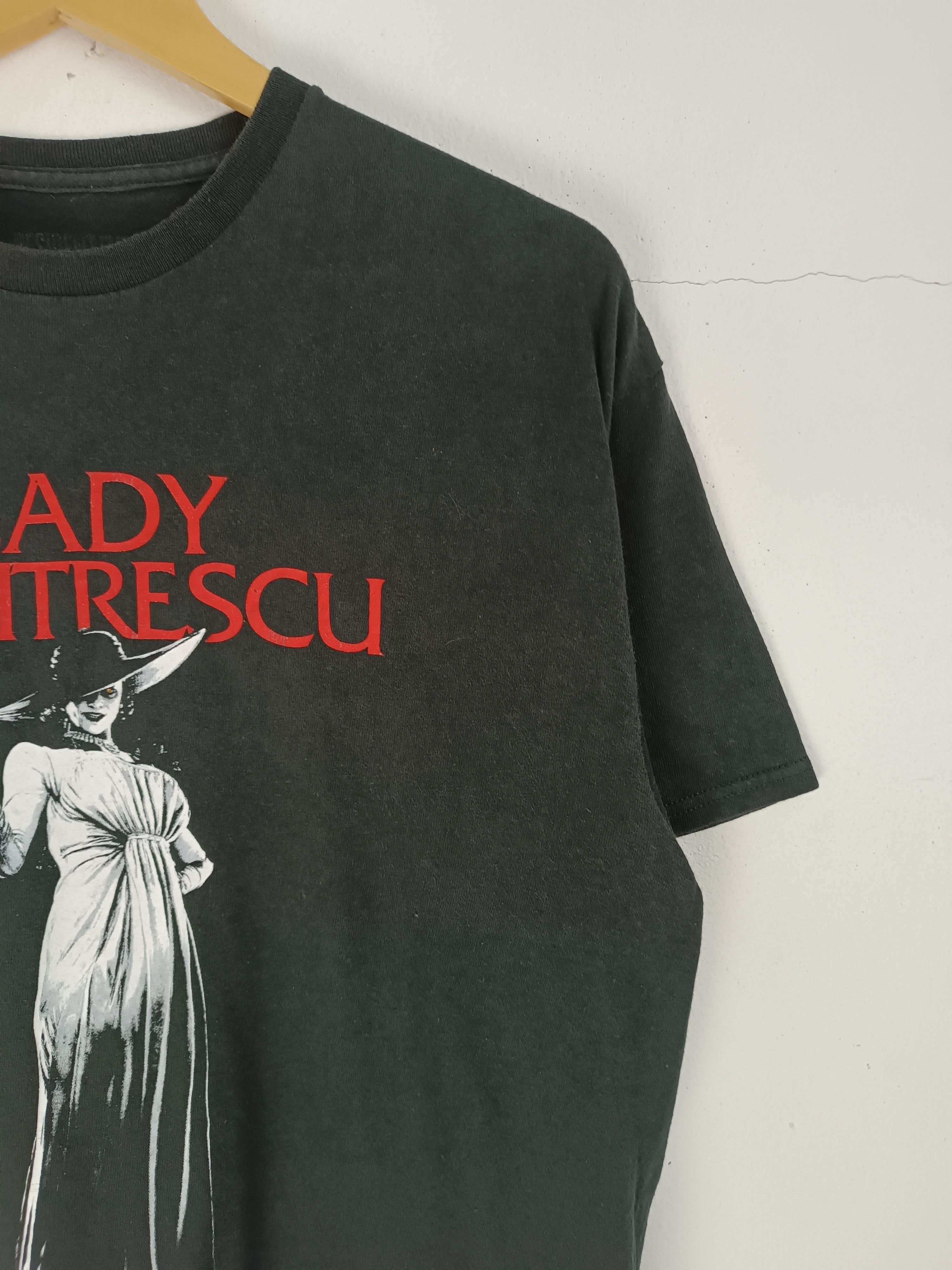 Microsoft RESIDENT EVIL VILLAGE LADY DIMITRESCU VILLAIN VERY RARE TEE Size US L / EU 52-54 / 3 - 6 Thumbnail