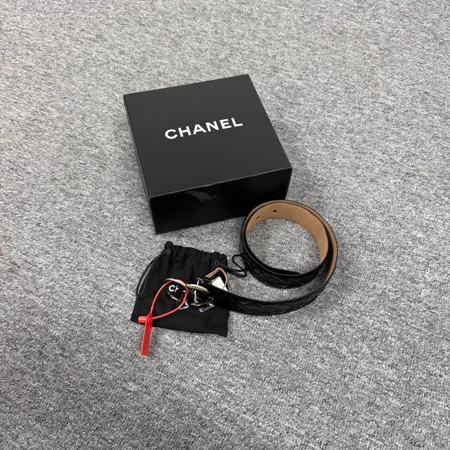 Chanel Chanel black patent leather embossed logo belt all Size ONE SIZE - 1 Thumbnail