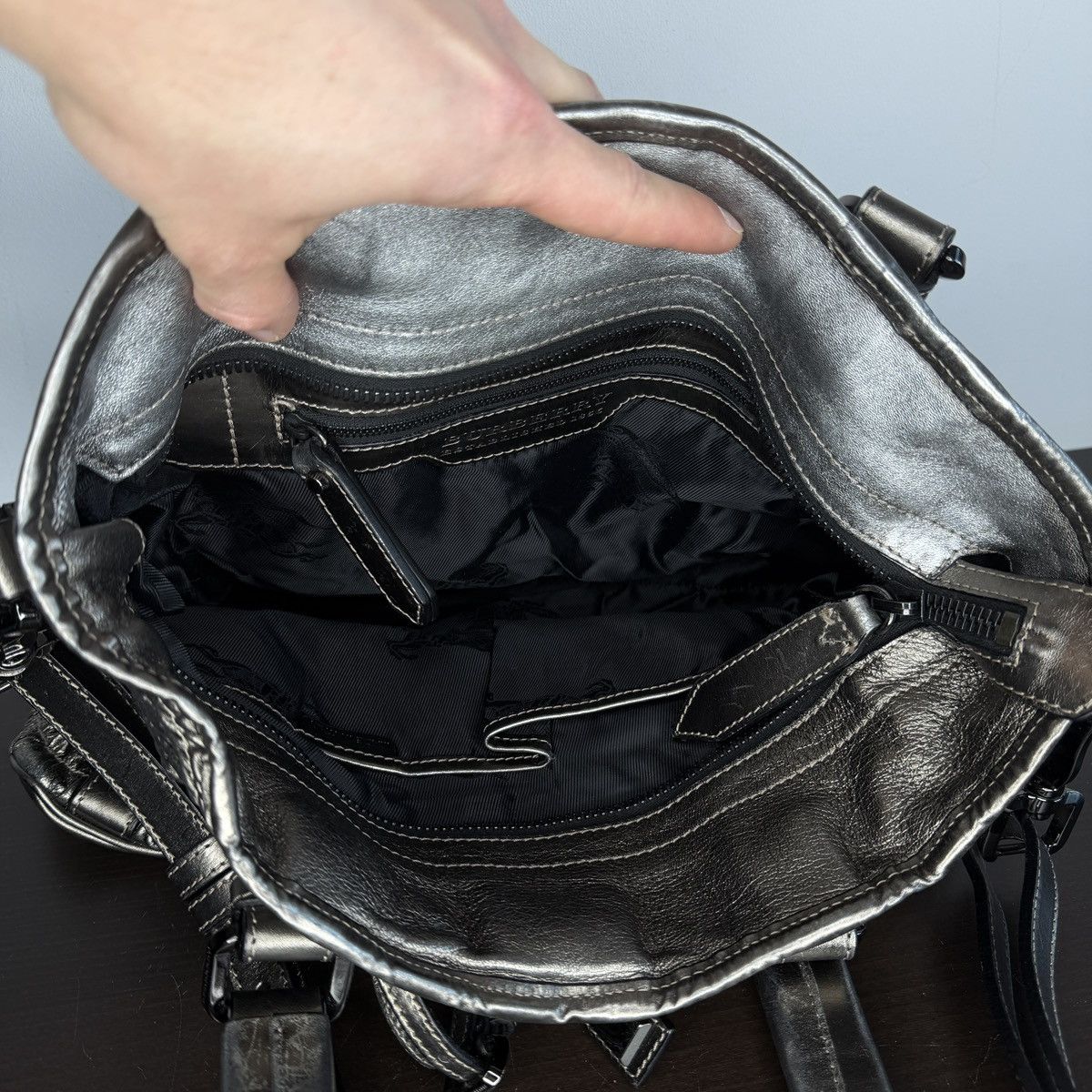 Burberry Burberry Silver Leather Runaway Calf Skin Curvy Bag Size ONE SIZE - 14 Thumbnail