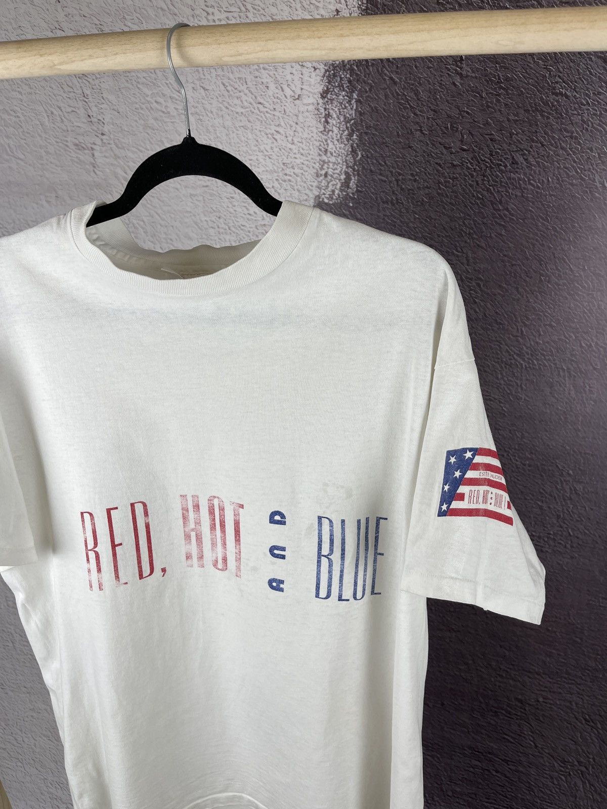 Japanese Brand 90’s Estée Lauder “Red Hot and Blue!” Tee shirt used Size US L / EU 52-54 / 3 - 4 Thumbnail