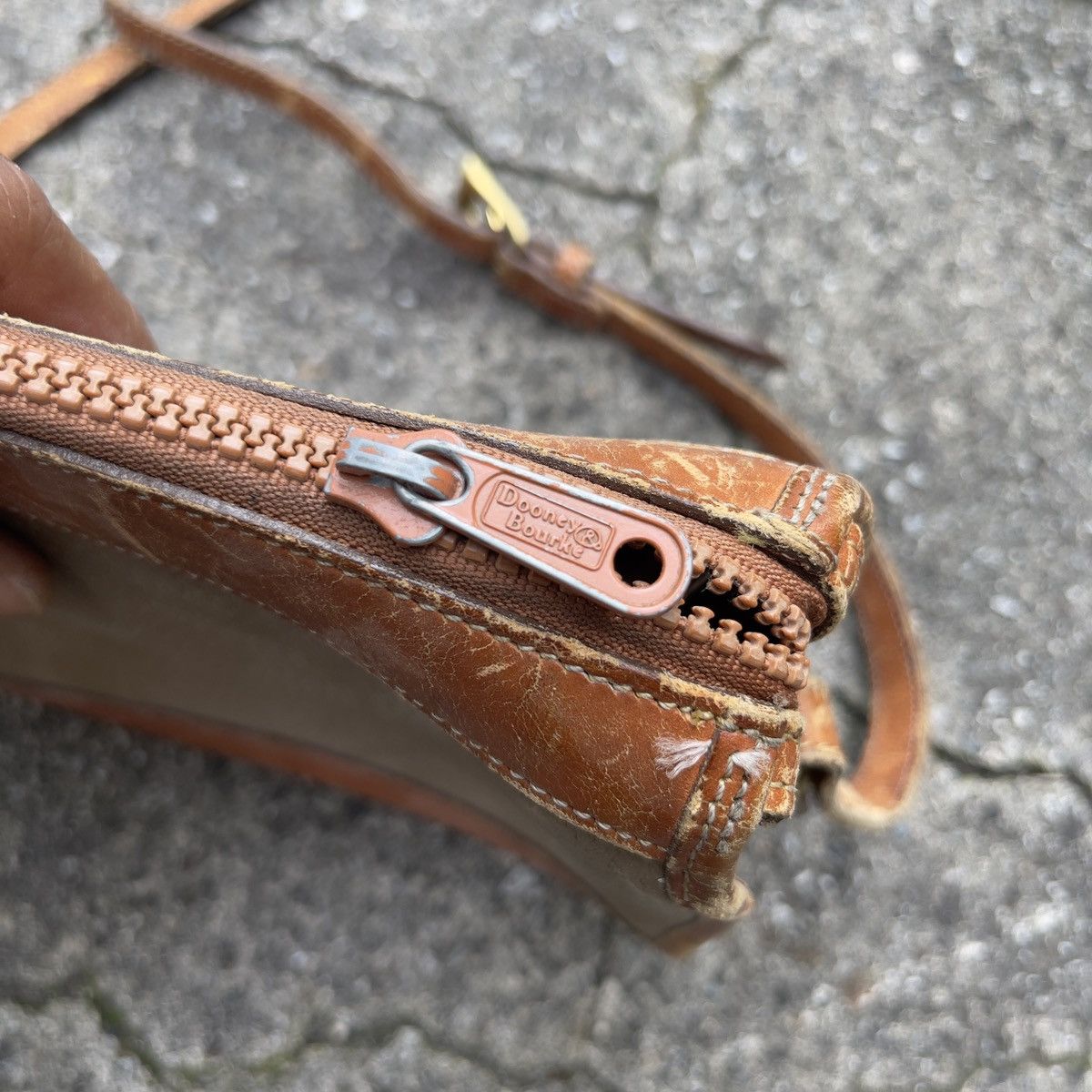 Dooney & Bourke Vintage 90s DOONEY & BURKE Leather Crossbody Bag Size ONE SIZE - 7 Thumbnail