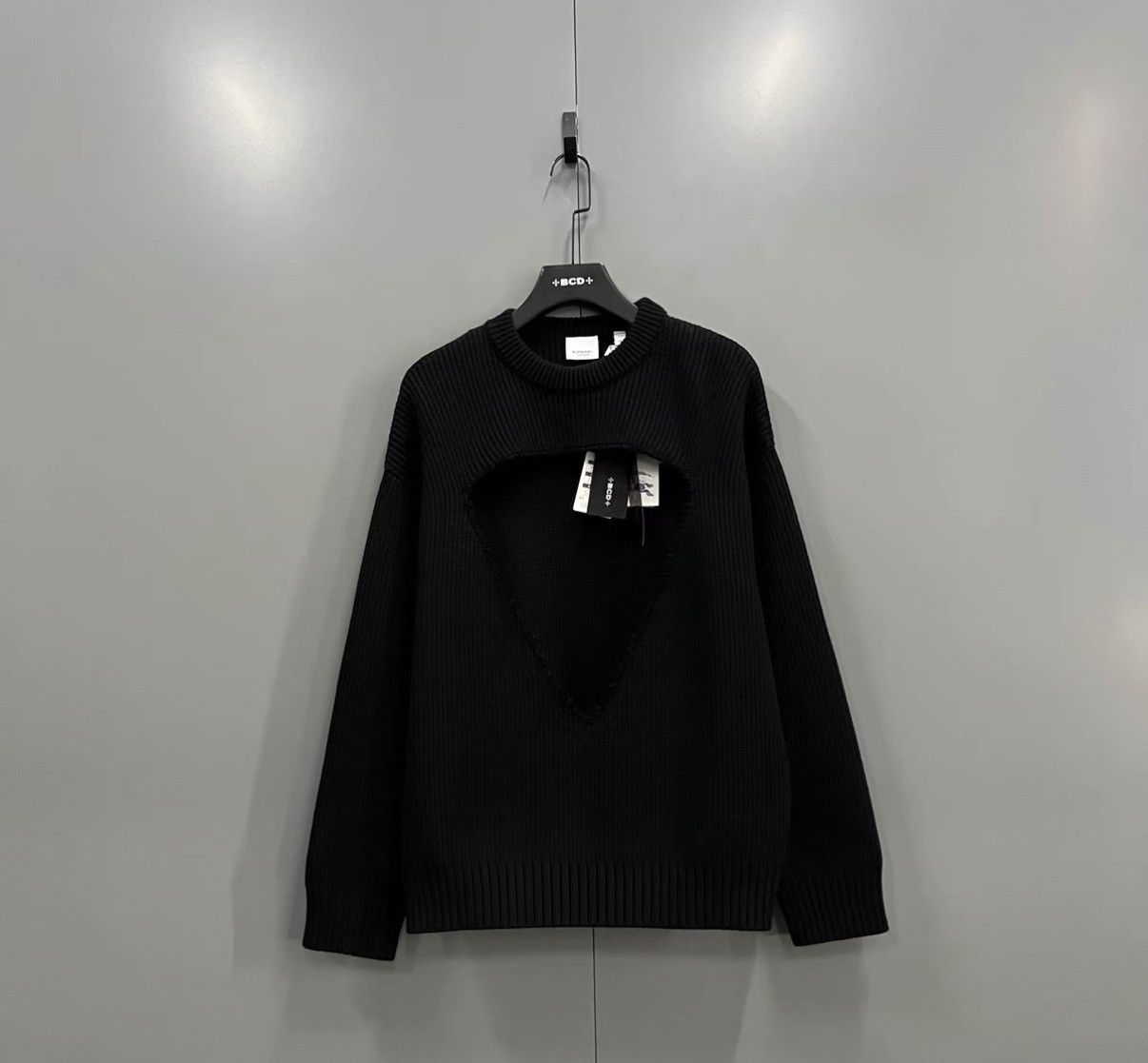Burberry Burberry Black Triangle Cut-out Knit Sweater J41 Size US S / EU 44-46 / 1 - 1 Thumbnail
