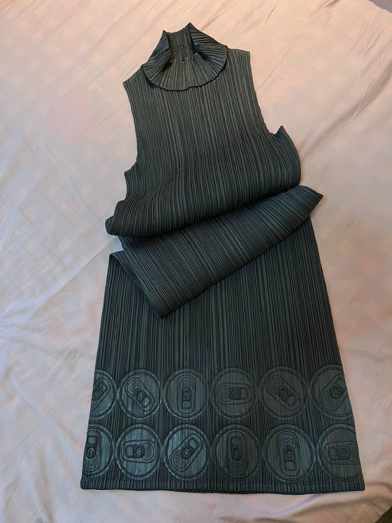 Issey Miyake Dark grey pleated skirt