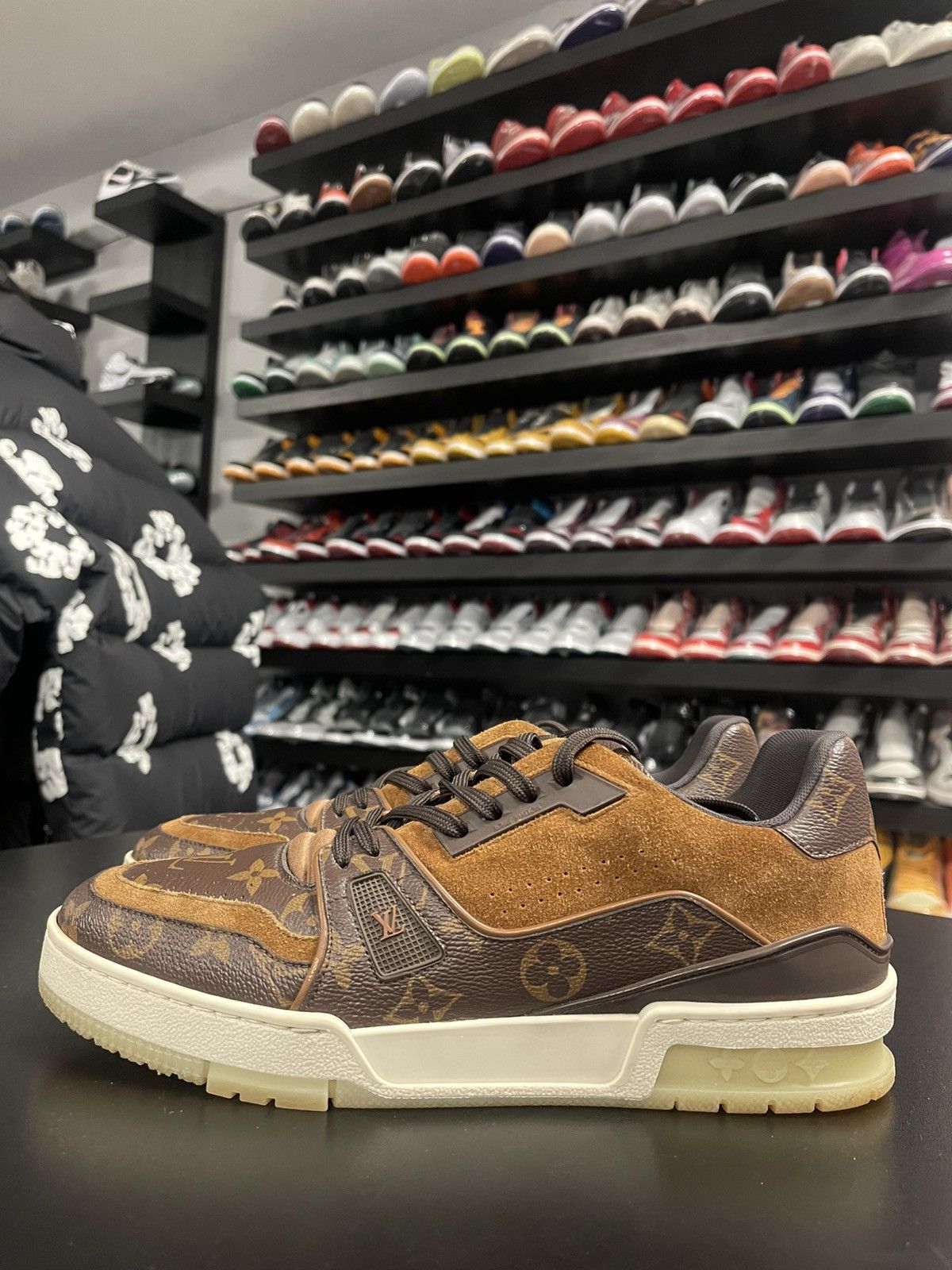 Louis Vuitton Size 8.5 - Louis Vuitton Trainer Low Top Brown Size US 8.5 / EU 41-42 - 1 Thumbnail