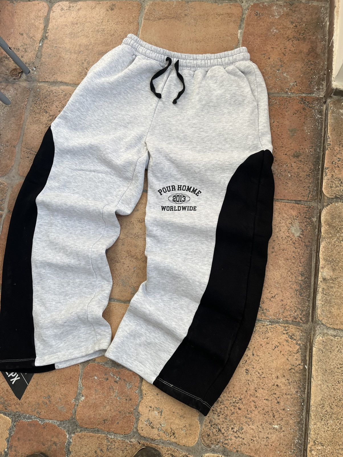 Japanese Brand 🇯🇵 Product Description: Gray-Lid Split-Panel Sweatpants Size US 35 - 4 Thumbnail