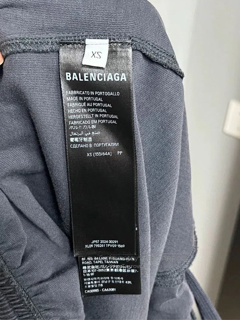 Balenciaga Balenciaga Destroyed Black Shorts Unisex. Size US 30 / EU 46 - 4 Thumbnail