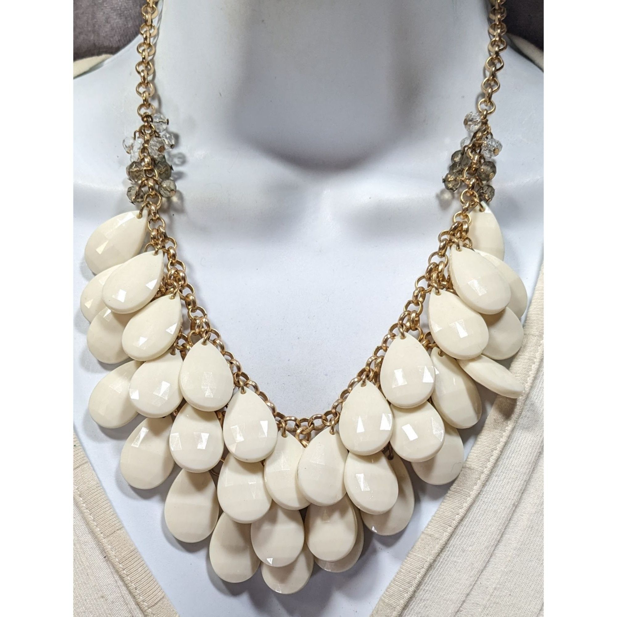 Other White Teardrop Bib Acrylic Beaded Statement Necklace With Gl Size ONE SIZE - 4 Thumbnail