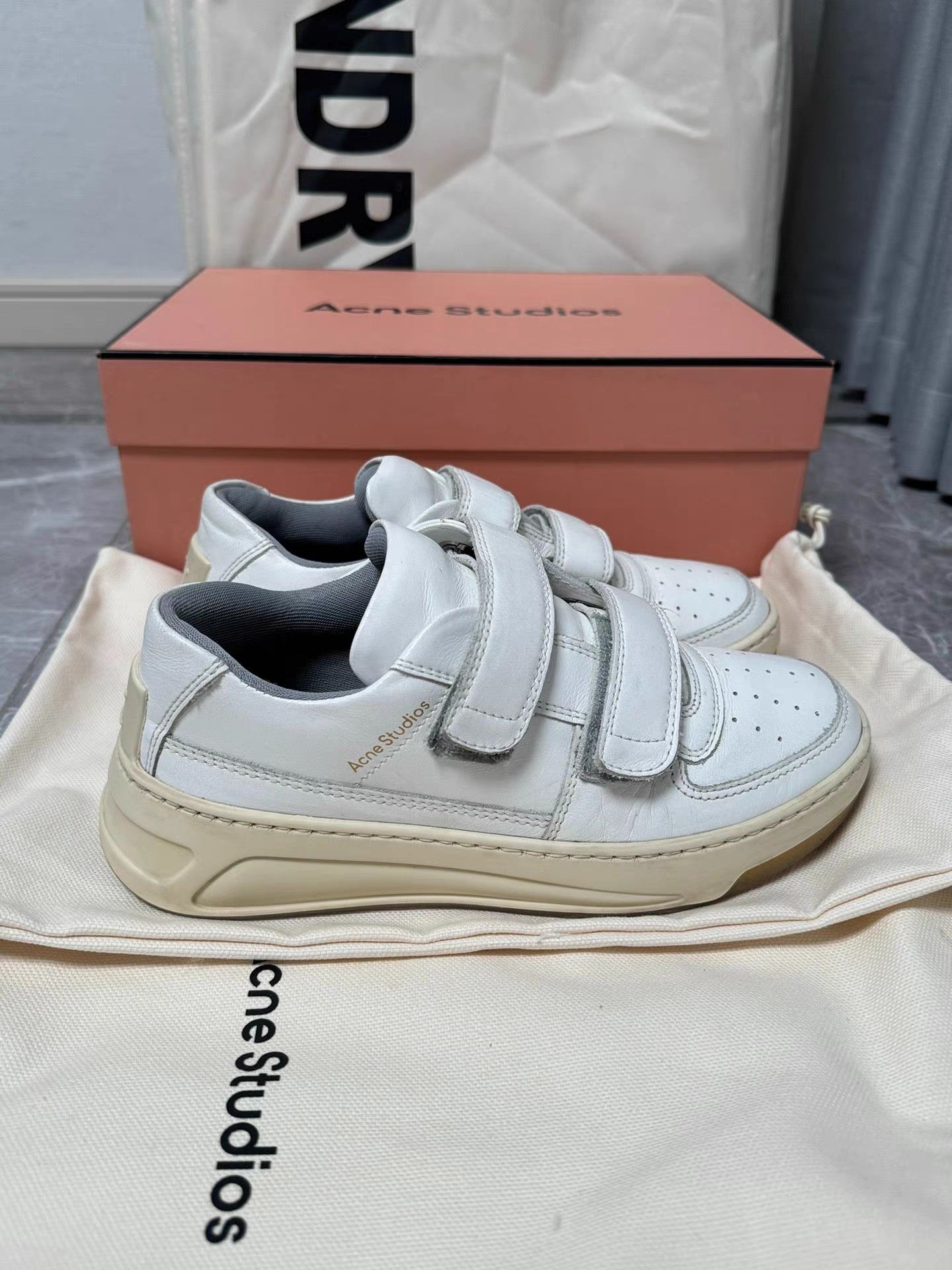 Acne Studios Acne Studios White Velcro Sneakers K6 Size US 5 / IT 35 - 3 Thumbnail