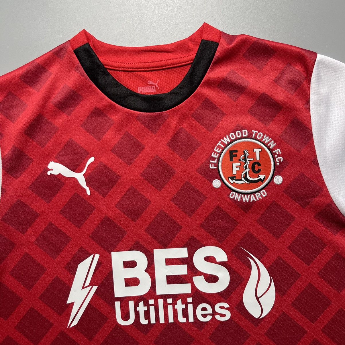 Puma FLEETWOOD TOWN PUMA 2023/2024 FOOTBALL JERSEY #7 TSHIMANGA Size US M / EU 48-50 / 2 - 4 Thumbnail
