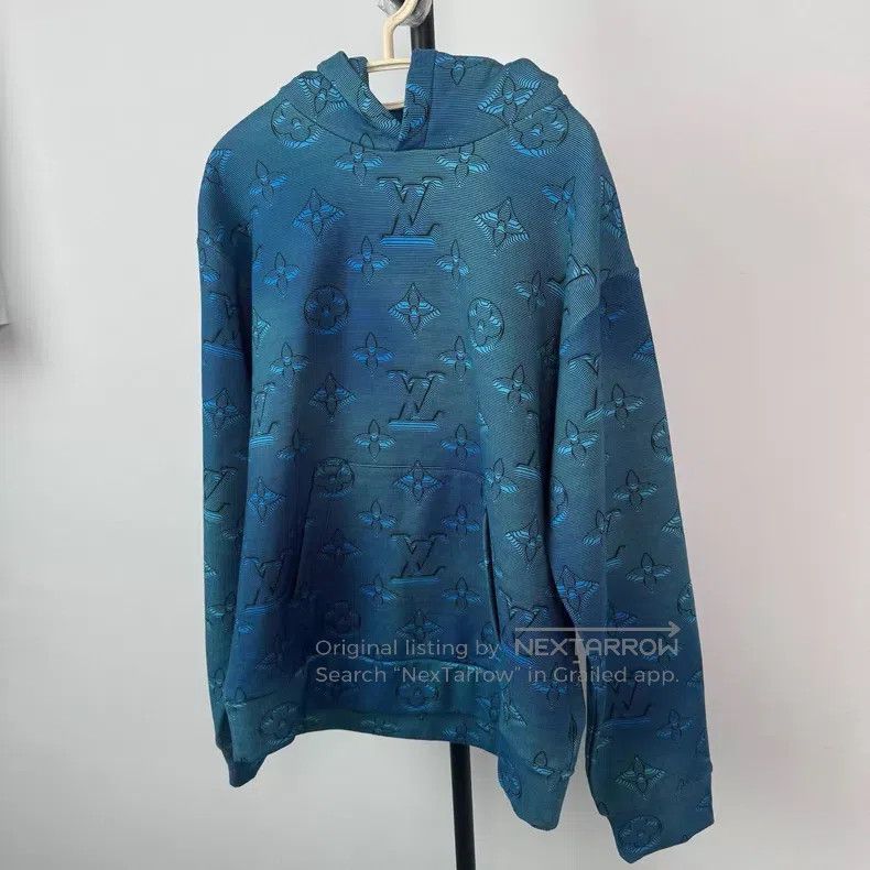 Louis Vuitton Louis Vuitton Blue gradient printed sweatshirt Size US M / EU 48-50 / 2 - 2 Thumbnail