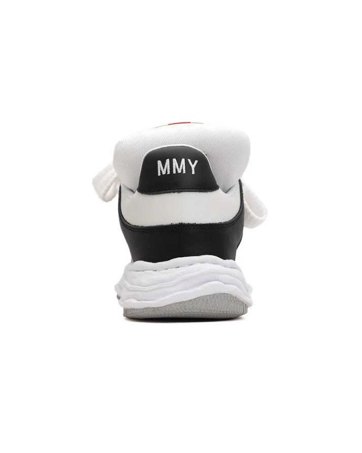 Maison MIHARA YASUHIRO o1mle0924 Leather Puffer Low-Top Sneaker in Black & White Size US 7 / EU 40 - 4 Thumbnail