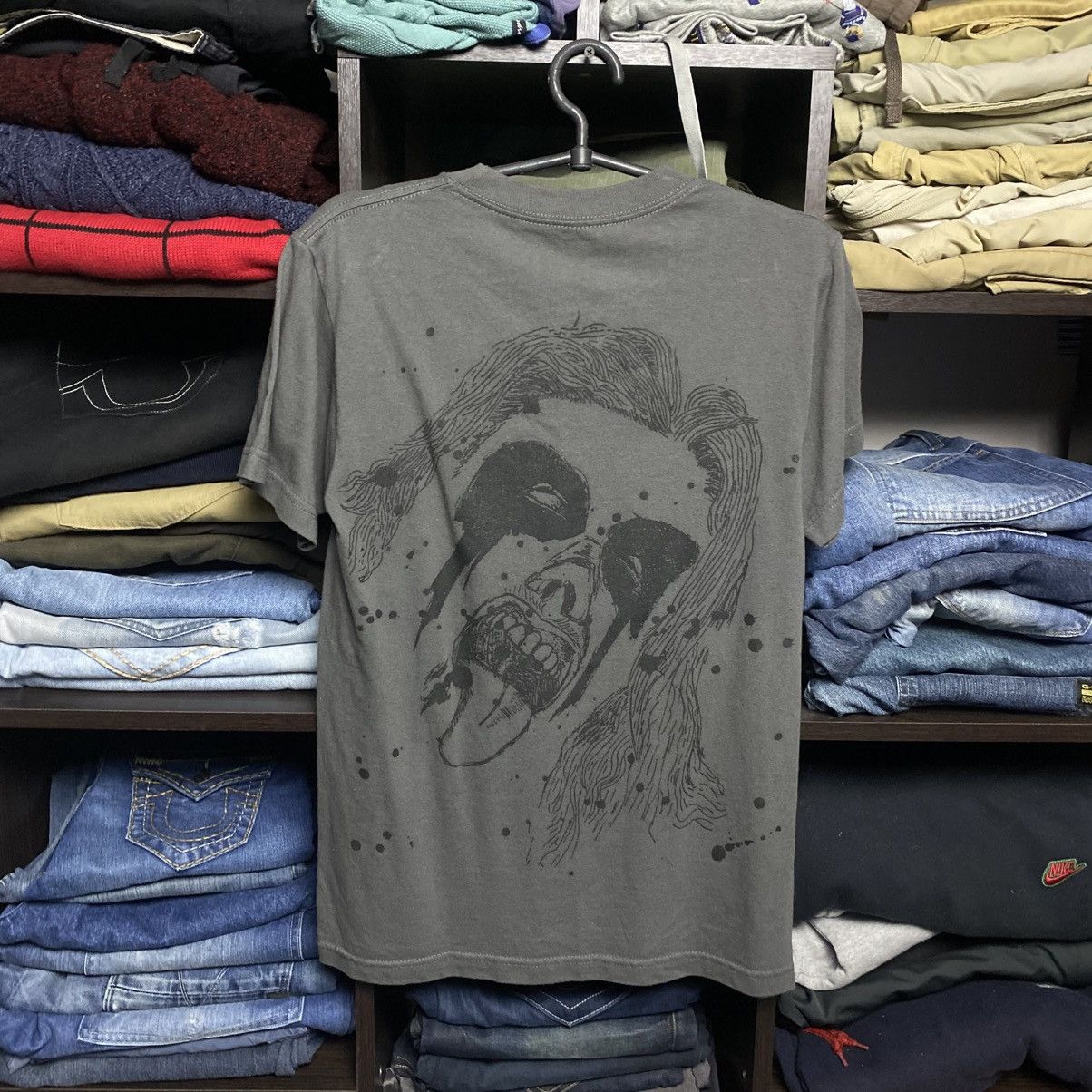 Pleasures Designer Pleasures Big Logo streetwear y2k tee size S Size US S / EU 44-46 / 1 - 1 Thumbnail