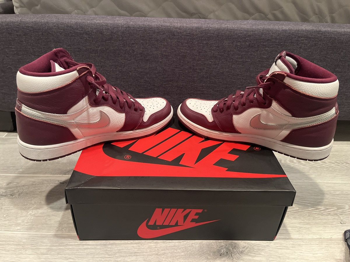 Nike Jordan 1 Bordeaux Size US 10.5 / EU 43-44 - 3 Thumbnail