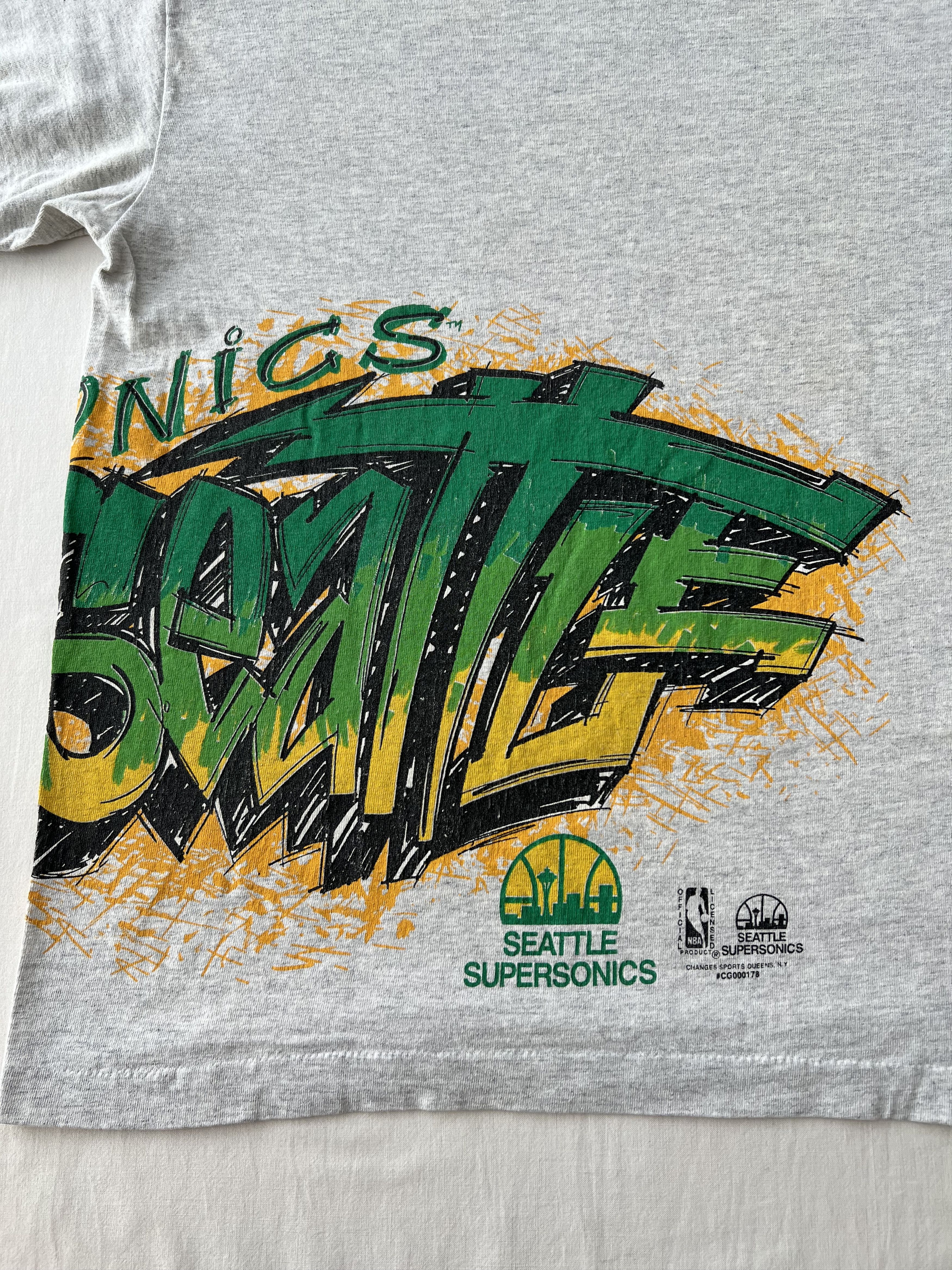 NBA Vintage 90s Seattle Supersonics NBA Gray T-shirt Size US M / EU 48-50 / 2 - 16 Thumbnail