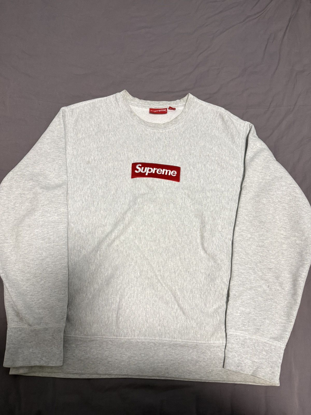 Supreme Supreme fw18 grey box logo crewneck red on grey Size US L / EU 52-54 / 3 - 1 Thumbnail