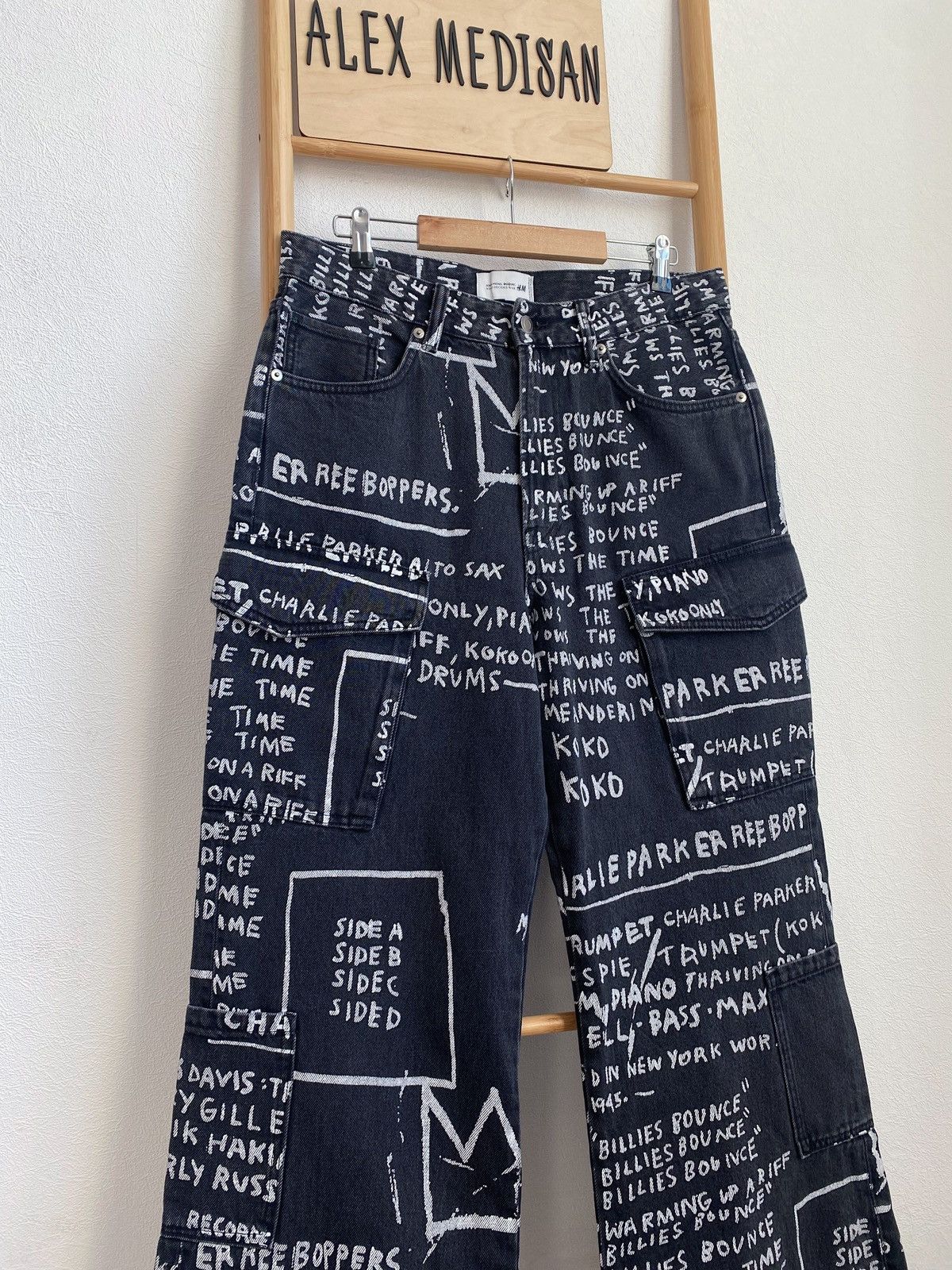 H&M × Jean-Michel Basquiat × Who Decides War Who Decides War Baggy denim jeans H&M x Basquiat x Ev&Tela Size US 32 / EU 48 - 9 Thumbnail