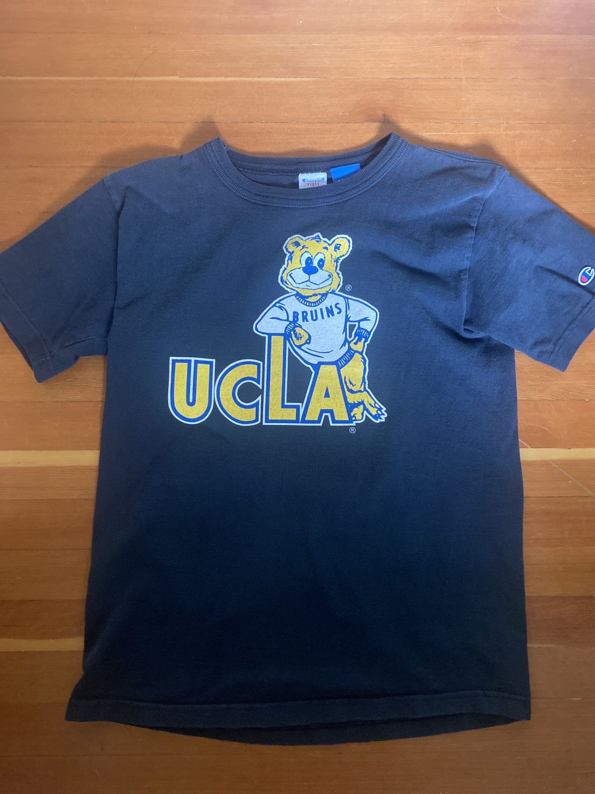 Champion Vintage UCLA short sleeve tee Size US M / EU 48-50 / 2 - 1 Preview