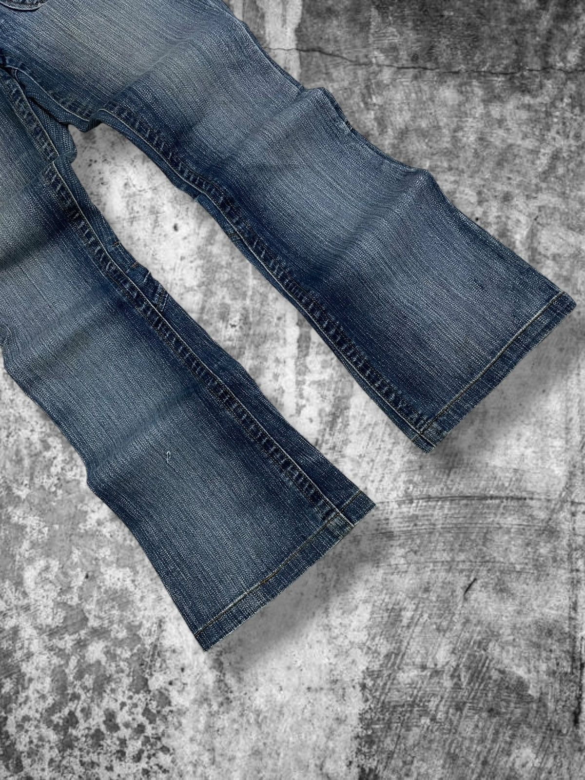 Japanese Brand Vintage Japan Designer 90’s Crest Jeans Flared Trible Denim Size US 29 - 2 Thumbnail