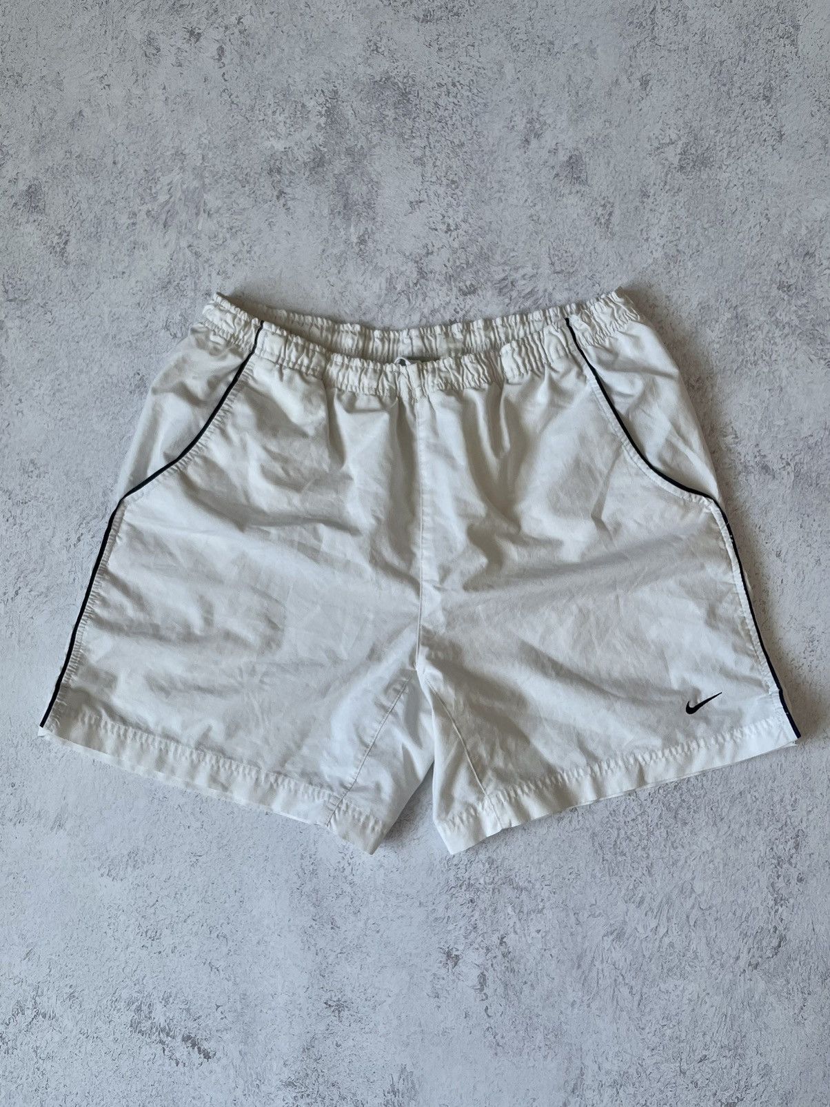Vintage Vintage Nike Shorts 00s Size US 35 - 1 Thumbnail