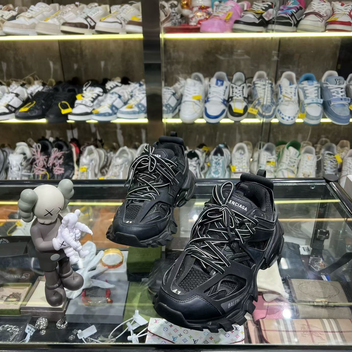 Louis Vuitton Louis Vuitton Training Multi Lowtop Sneakers 11 Men Size US 11 / EU 44 - 1 Thumbnail