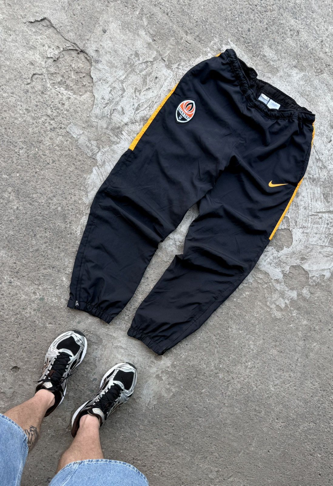Nike NIKE Y2K SHAKHTAR DONETSK TRACK SOCCER BLOKECORE DRILL PANTS Size US 32 / EU 48 - 1 Thumbnail