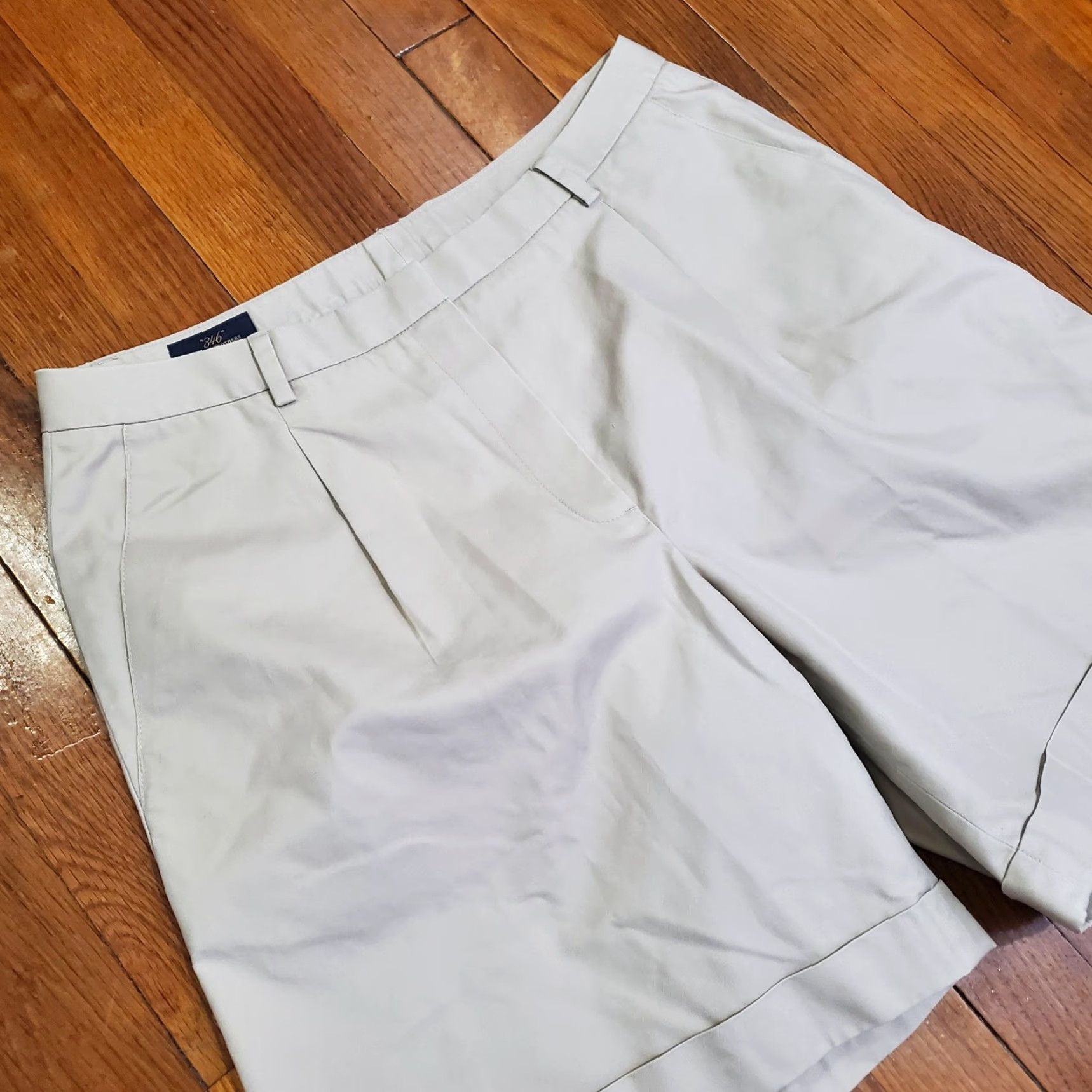 Brooks Brothers Brooks Brothers Bermuda Shorts Womens 12 Beige Twill Pleated Cuffed Casual Size 34" / US 12 / IT 48 - 4 Thumbnail