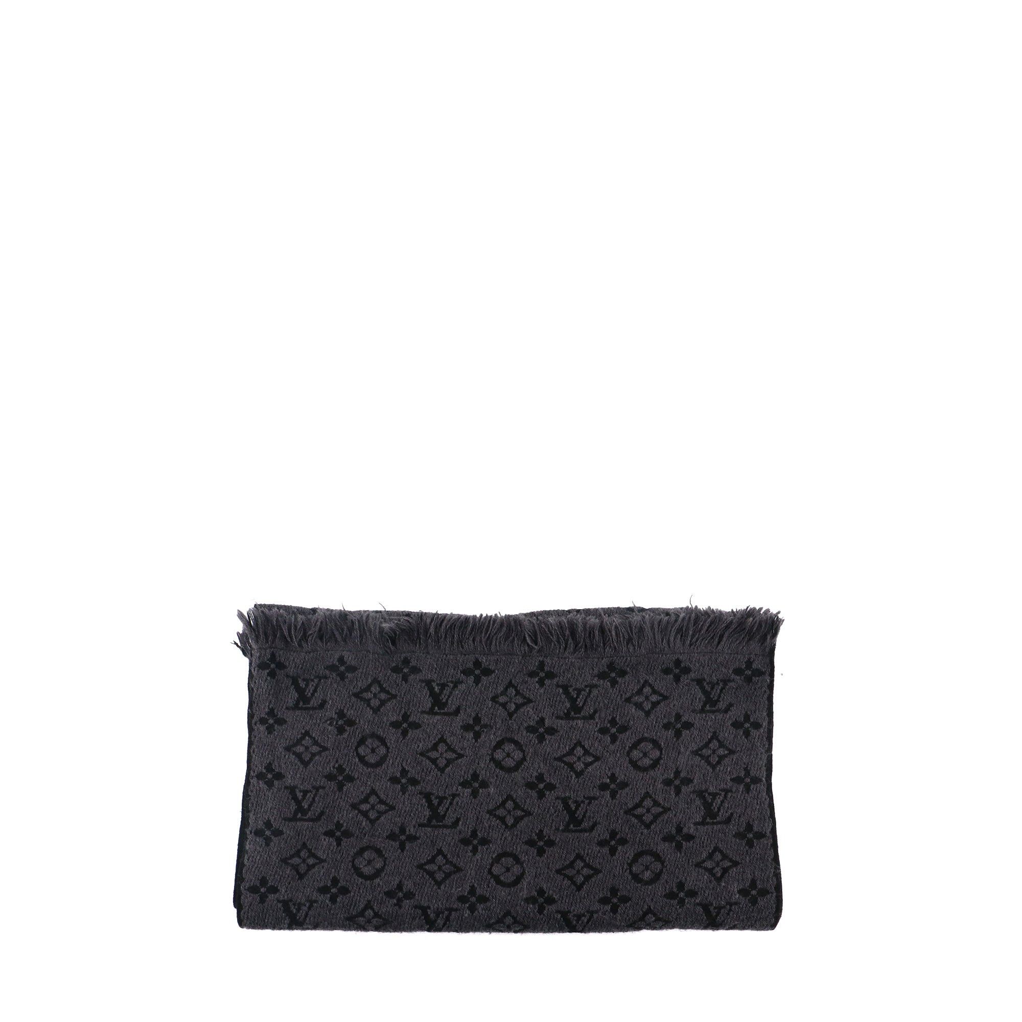 Louis Vuitton LOUIS VUITTON - Monogram Classic Louis Vuitton scarf in gray wool Size ONE SIZE - 1 Thumbnail
