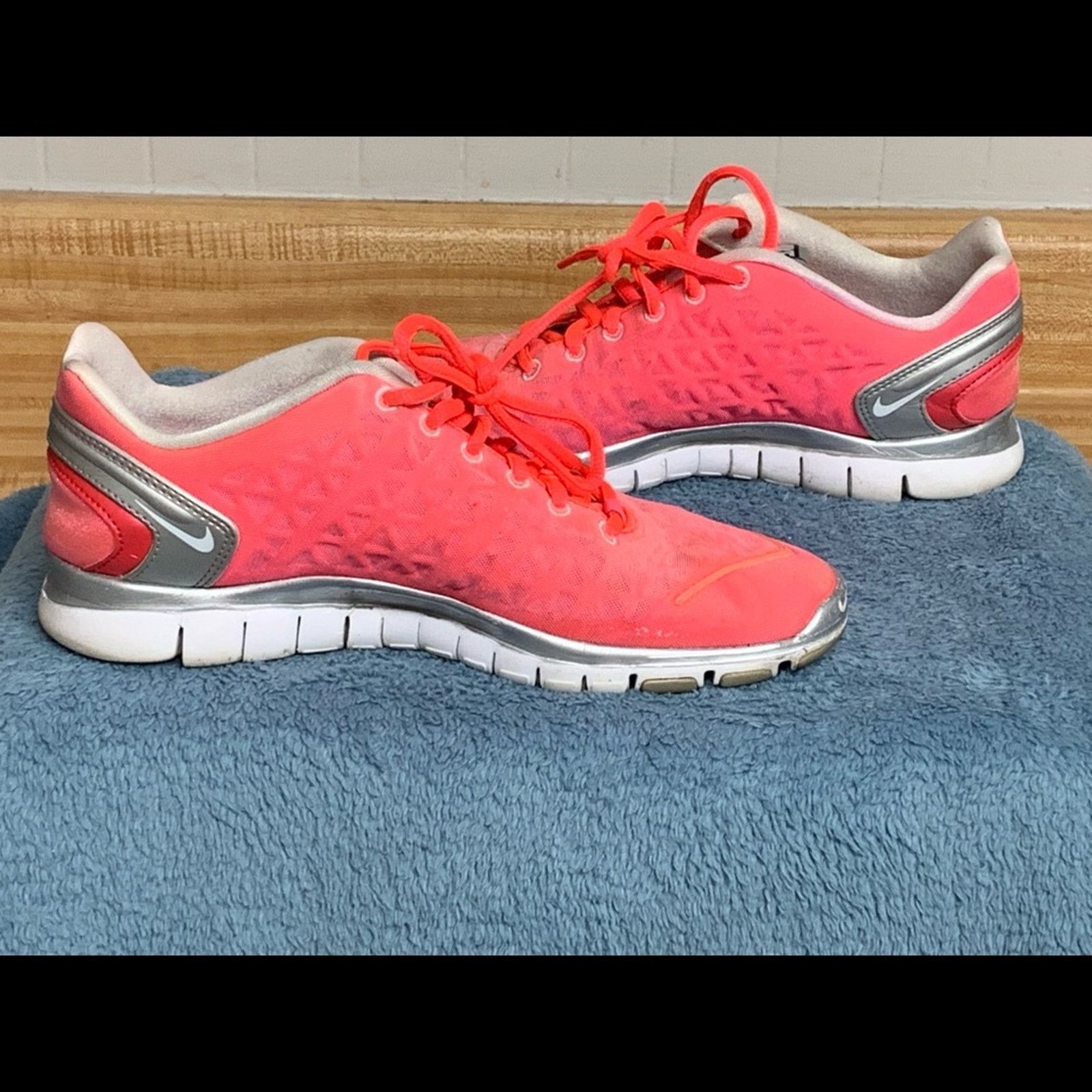 Nike NIKE FREE FIT 2 TRAINING SHOES PINK SIZE 7 GREAT CONDITION Size US 7 / IT 37 - 3 Thumbnail
