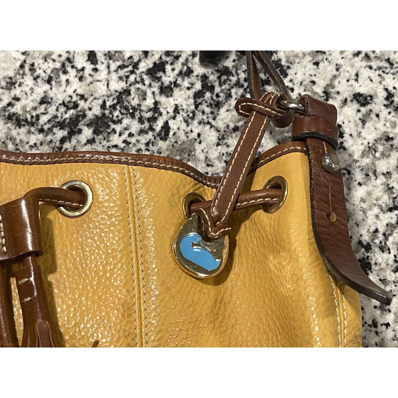 Dooney & Bourke Dooney & Bourke All Weather Leather Drawstring Bag Chamois Mustard Women Bucket & Drawstring Bag Leather 3.0 Pre-owned Size ONE SIZE - 4 Thumbnail