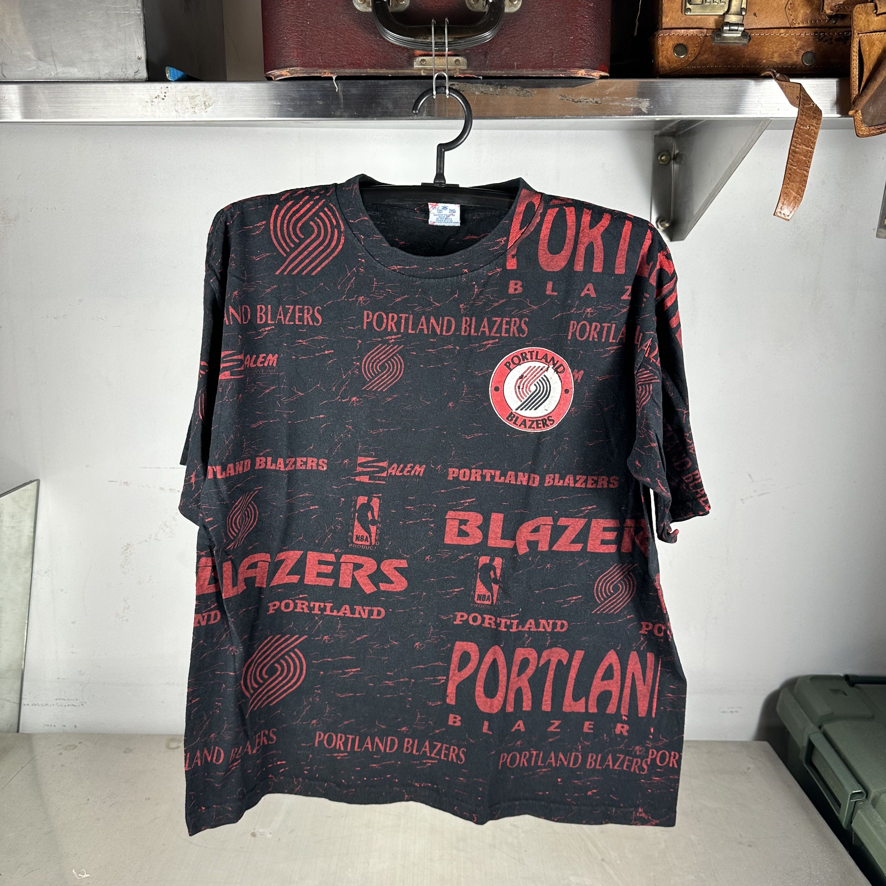 Vintage 90s Portland Trail Blazers Basketball NBA AOP Salem T-Shirt Size US XL / EU 56 / 4 - 1 Thumbnail