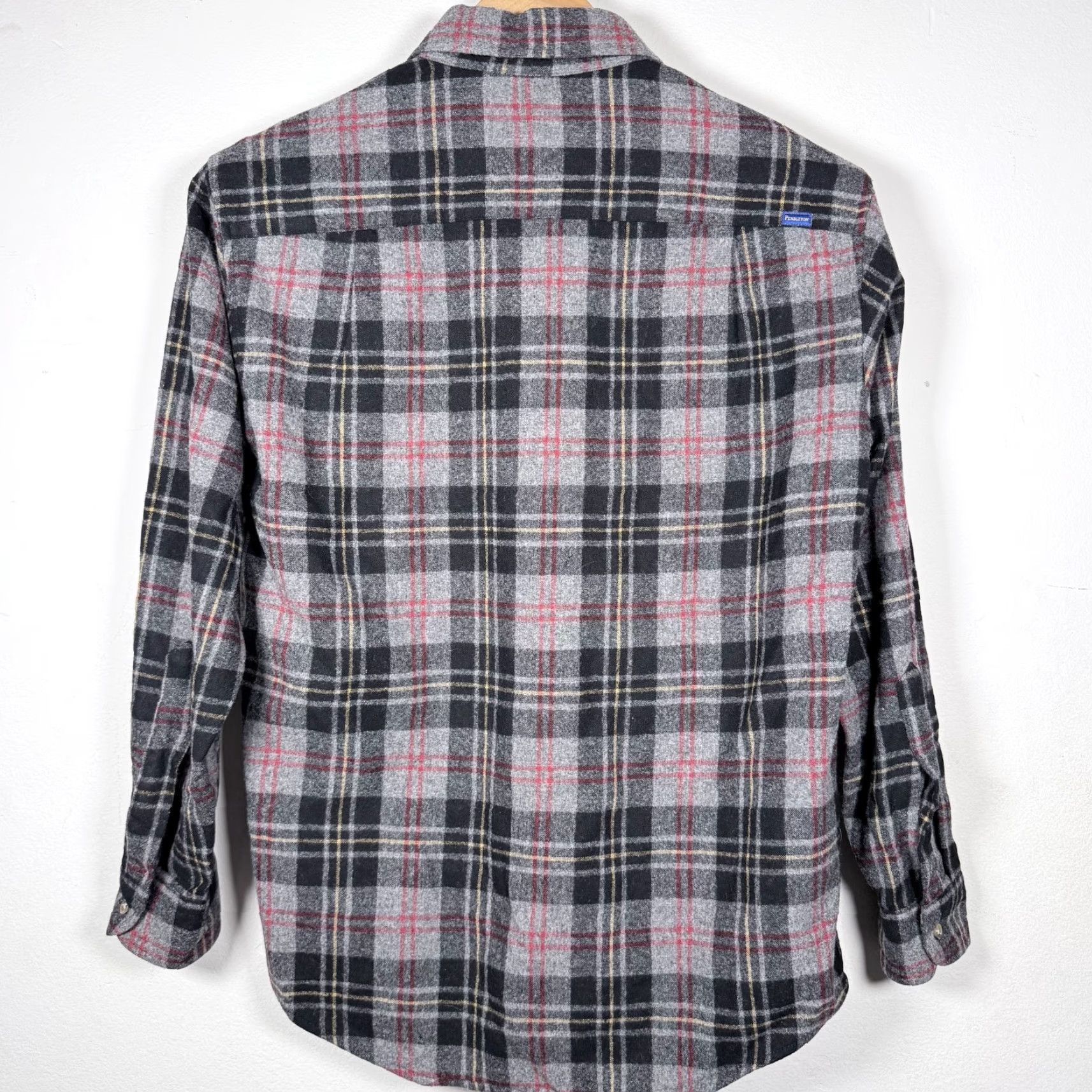 Pendleton VINTAGE Pendleton Shirt Gray Plaid Virgin Wool Fitted Men's Size Medium Size US M / EU 48-50 / 2 - 4 Thumbnail