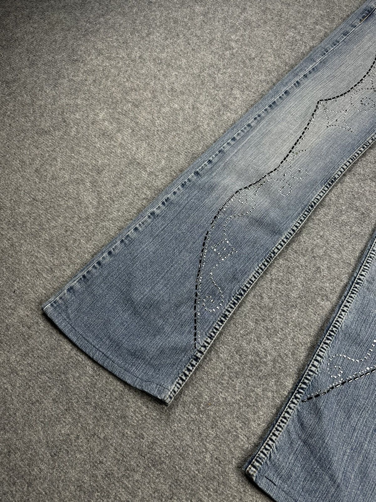 Japanese Brand Y2K Japanese brand flared jeans Size 27" / US 4 / IT 40 - 3 Thumbnail