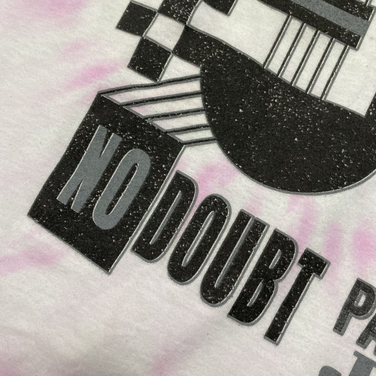 Band Tees Vintaga No Doubt 2009 Tour Graphic y2k rock band tee size S Size US S / EU 44-46 / 1 - 8 Thumbnail