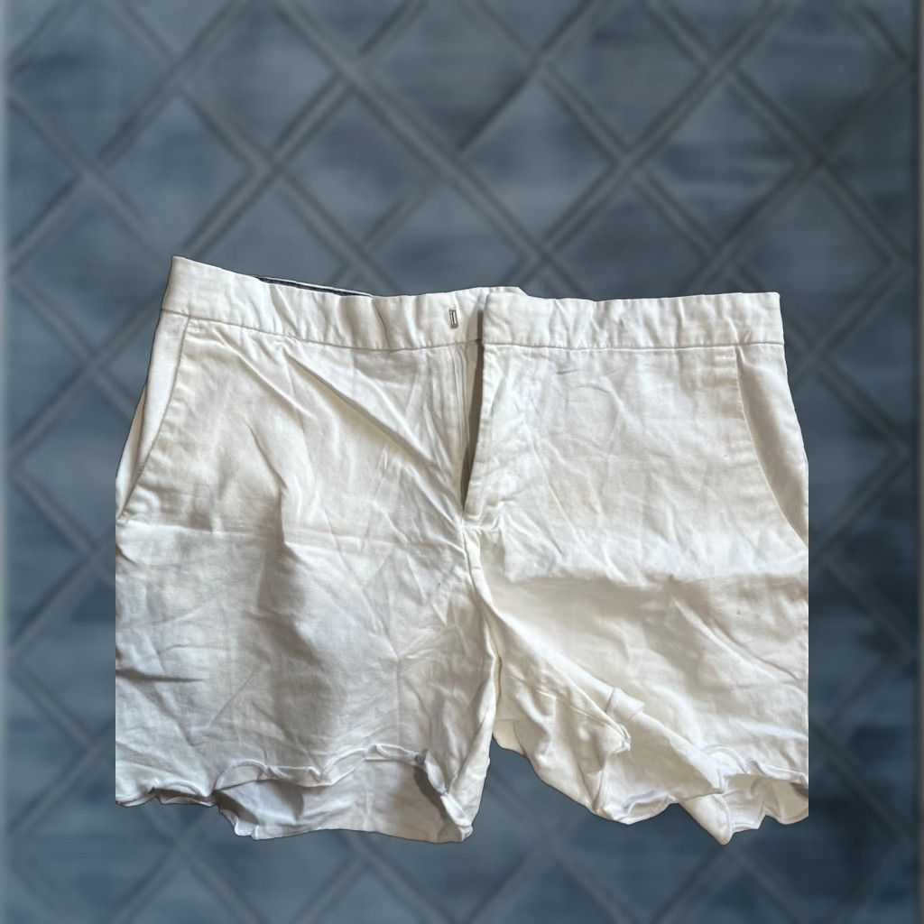 Banana Republic Banana Republic White Solid Chino Stretch Shorts Size 8 Flat Front Women Regular Activewear Casual Shorts Size 30" / US 8 / IT 44 - 1 Thumbnail