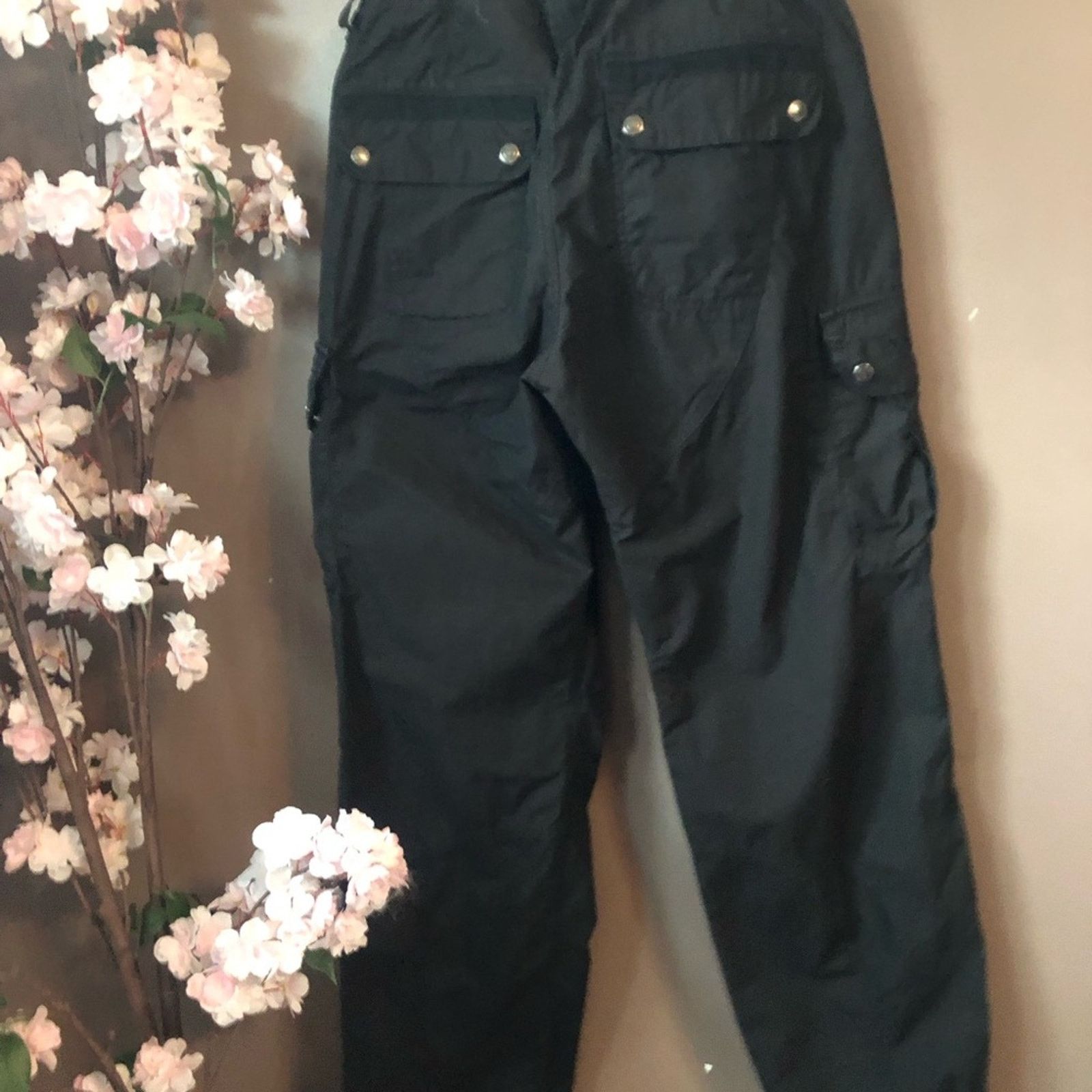 Armani Exchange Armani exchange cargo pants 13” cinched waist Size 25" / US 0 / IT 36 - 13 Thumbnail