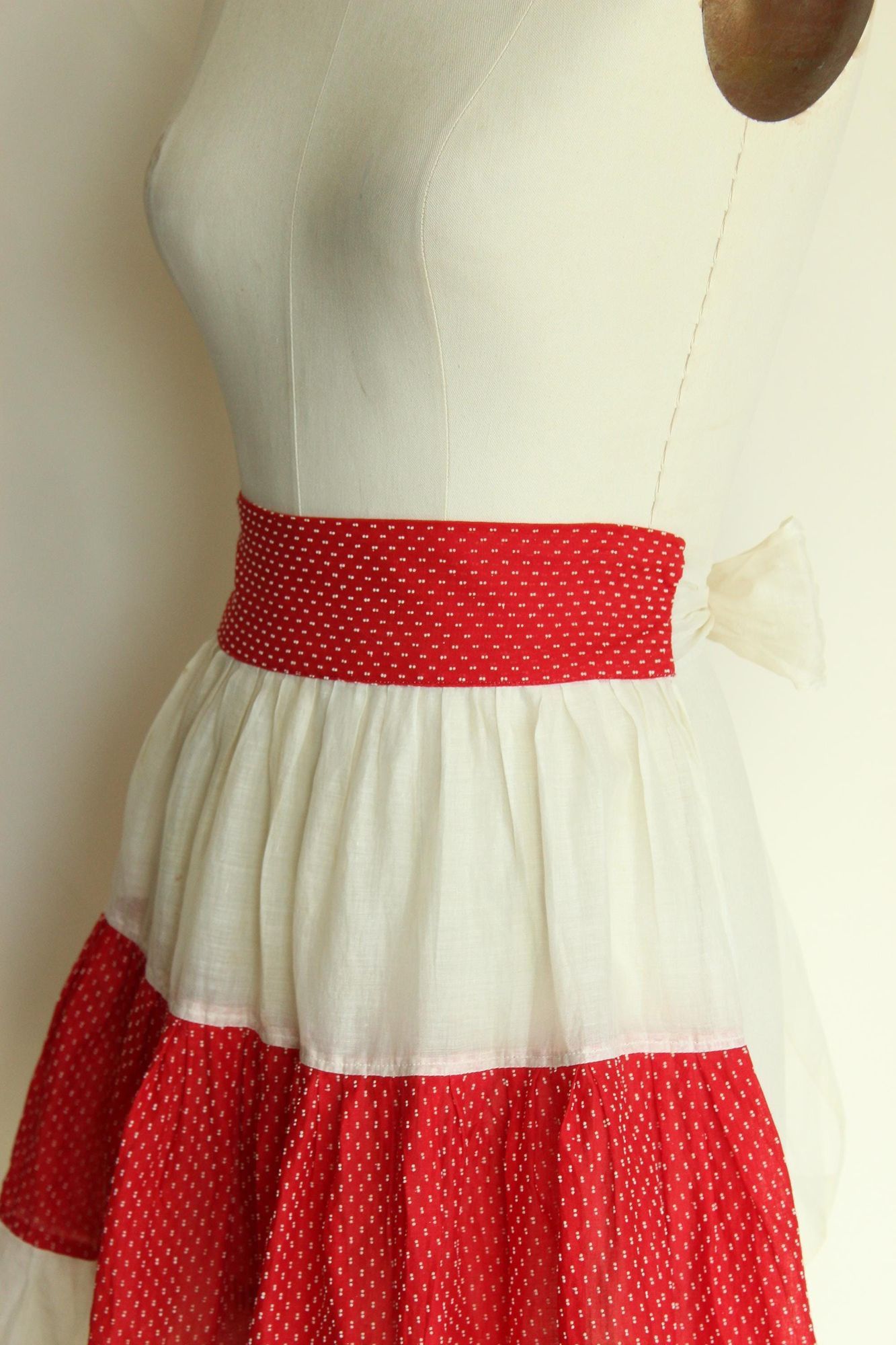 Vintage Vintage 1950s Half Apron, White Cotton Organdy with Red and Size ONE SIZE - 8 Thumbnail