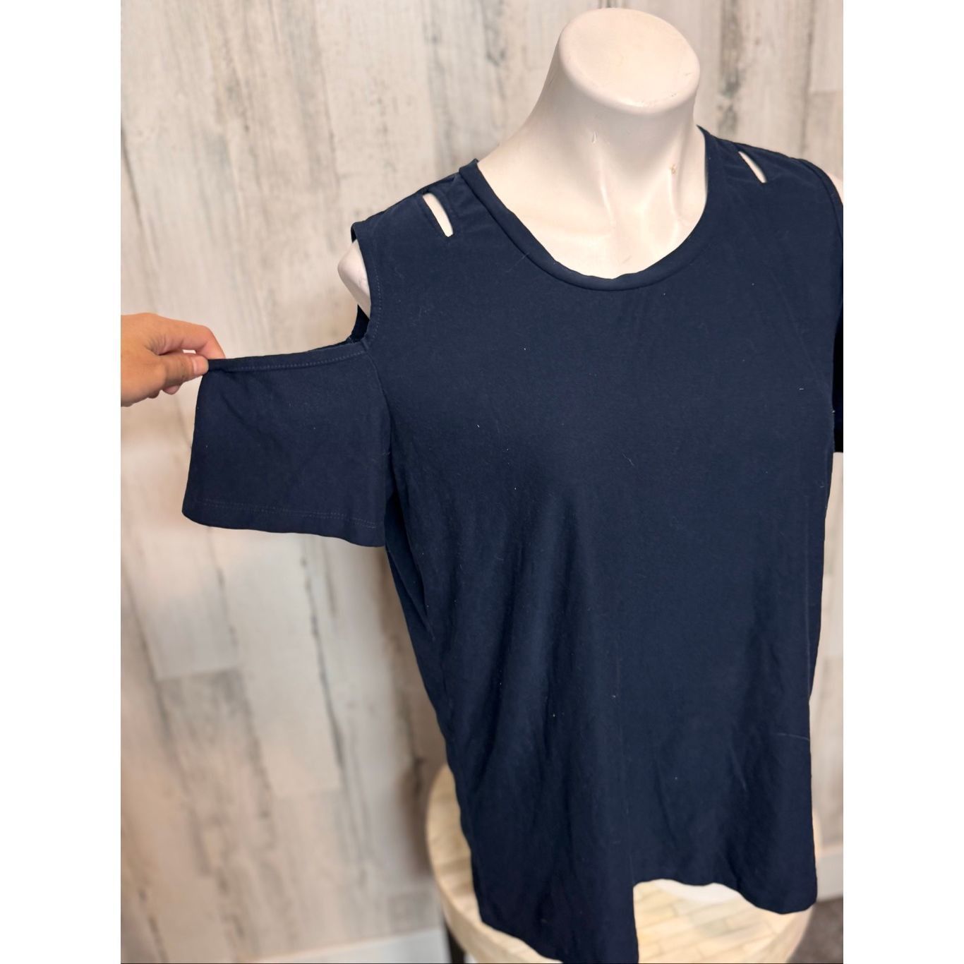 Other Glitz Navy Cold Shoulder Cutout Short Sleeve Top – Size 2X Size XXL / US 16-18 / IT 52-54 - 4 Thumbnail
