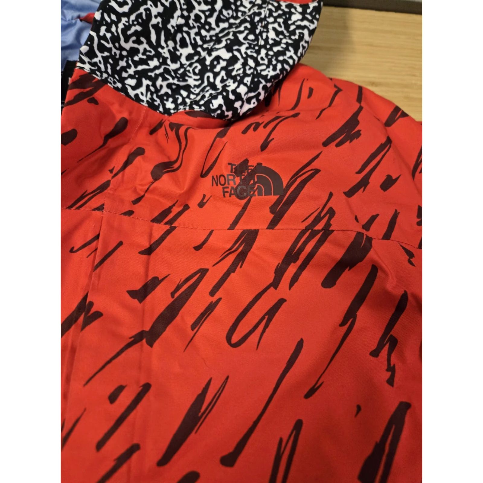 The North Face The North Face DryVent Hooded Rain Jacket Women's Medium Red Windbreaker Hooded Jacket Womens M Red The North Face Size M / US 6-8 / IT 42-44 - 5 Thumbnail