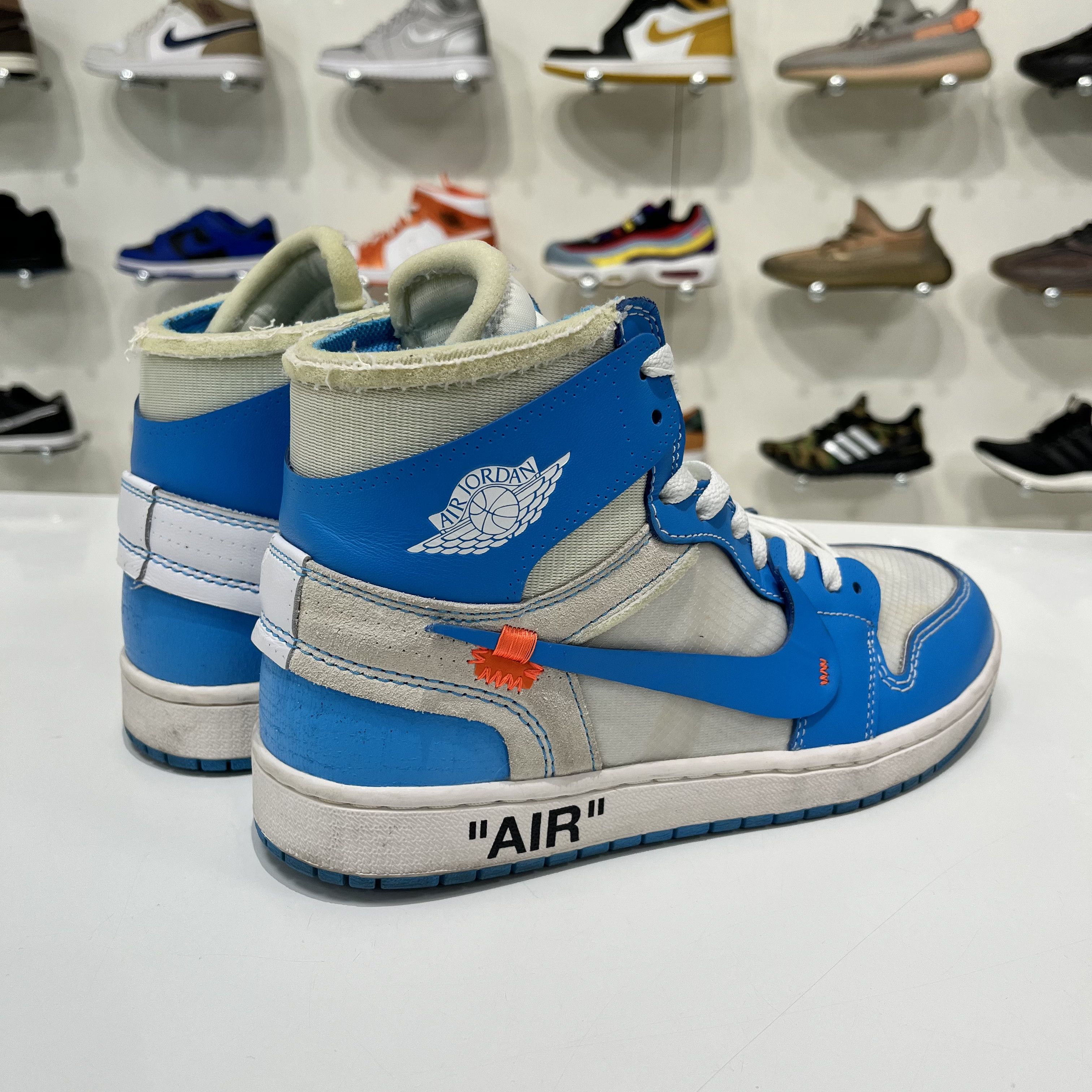 Nike × Off-White Air Jordan 1 Retro High OG x Off-White UNC Size US 8.5 / EU 41-42 - 6 Thumbnail