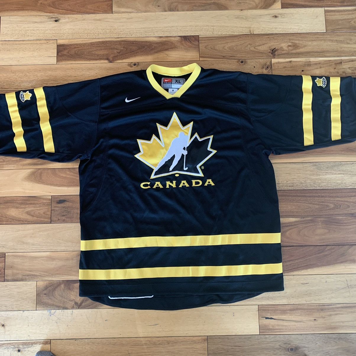 Nike Team Canada 2013 IIHF Livestrong Yellow Jersey Size US XL / EU 56 / 4 - 1 Thumbnail