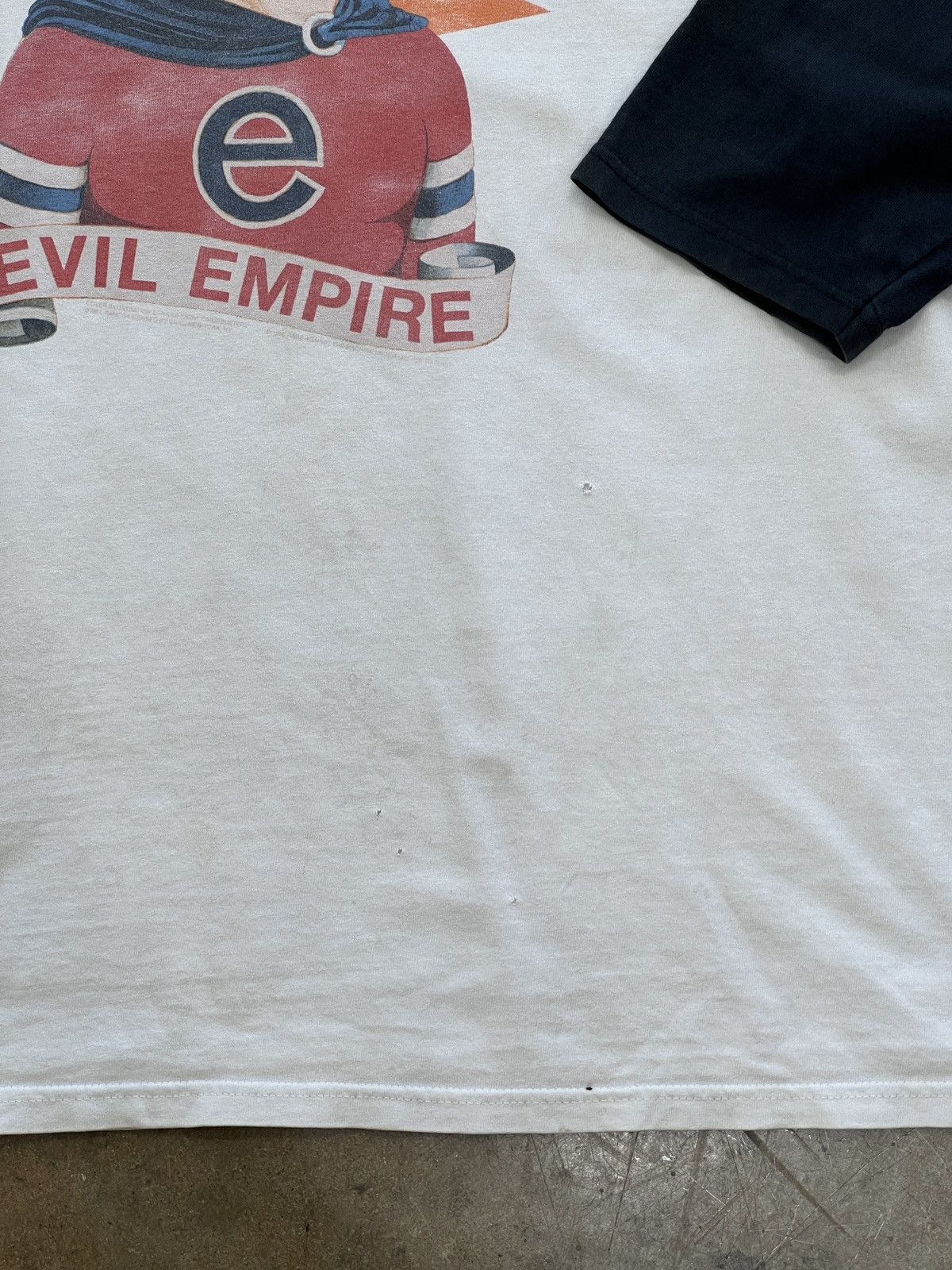 Band Tees Vintage 1996 Rage Aganist the Machine Evil Empire Tee XL Size US XL / EU 56 / 4 - 5 Thumbnail