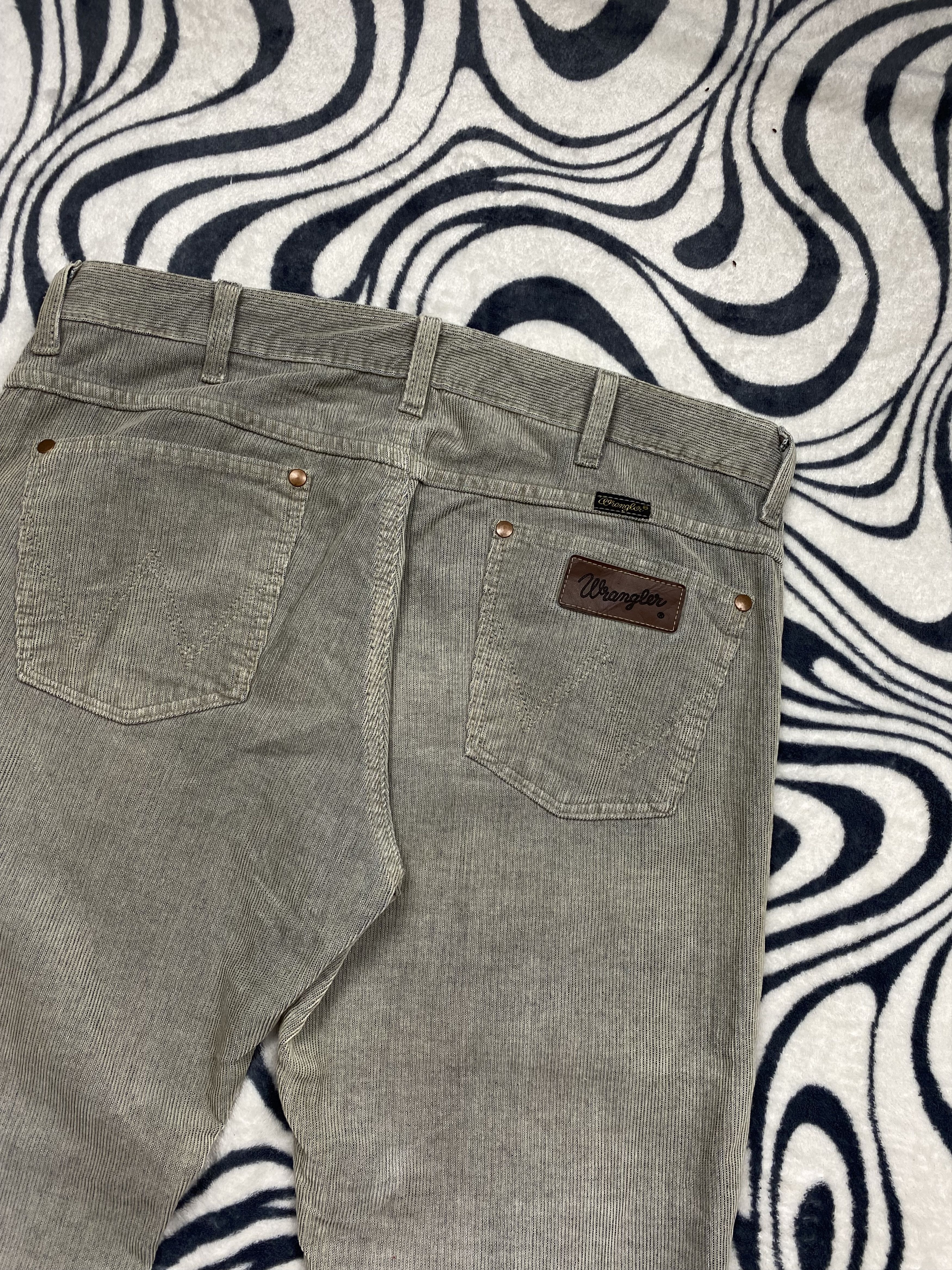 Wrangler Wrangler Vintage Corduroy Pants Jeans Y2K Size US 32 / EU 48 - 2 Thumbnail